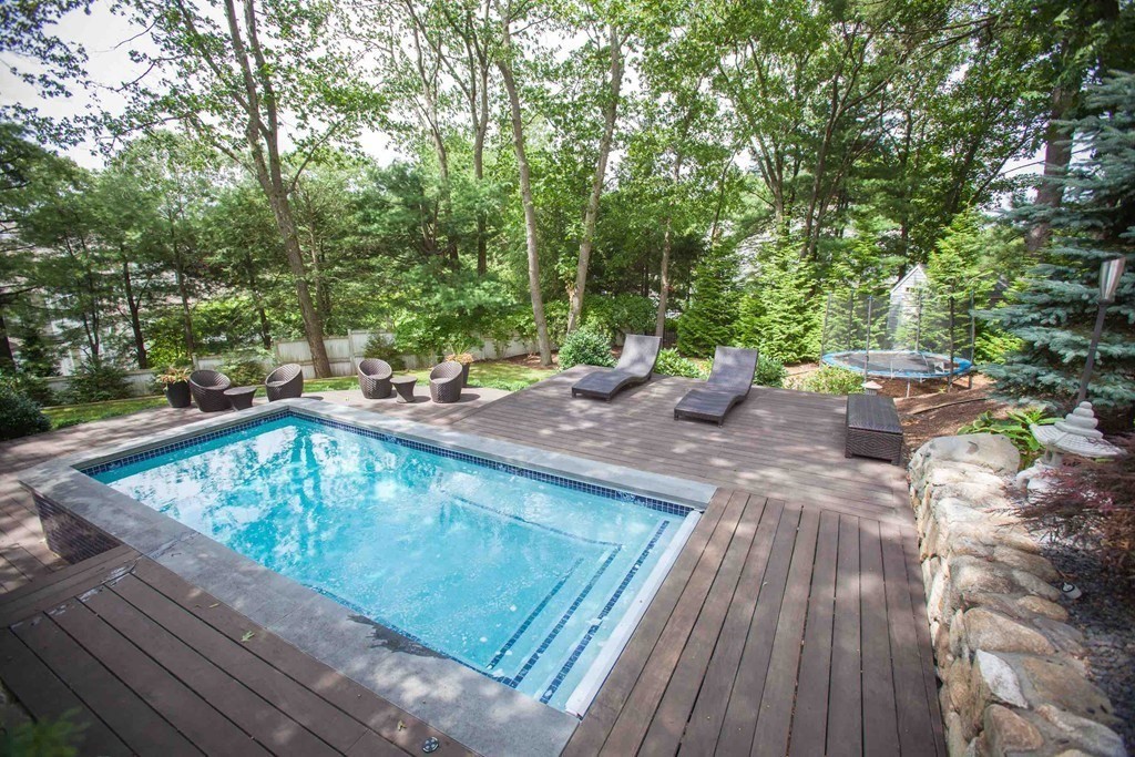 84 Royalston Rd