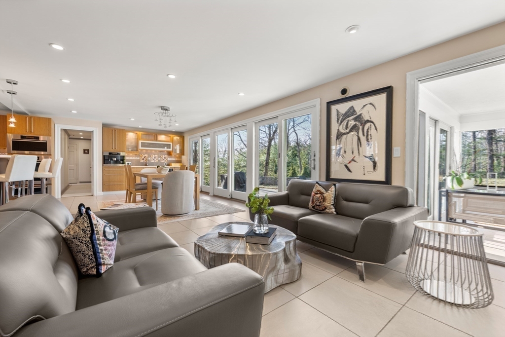 84 Royalston Rd