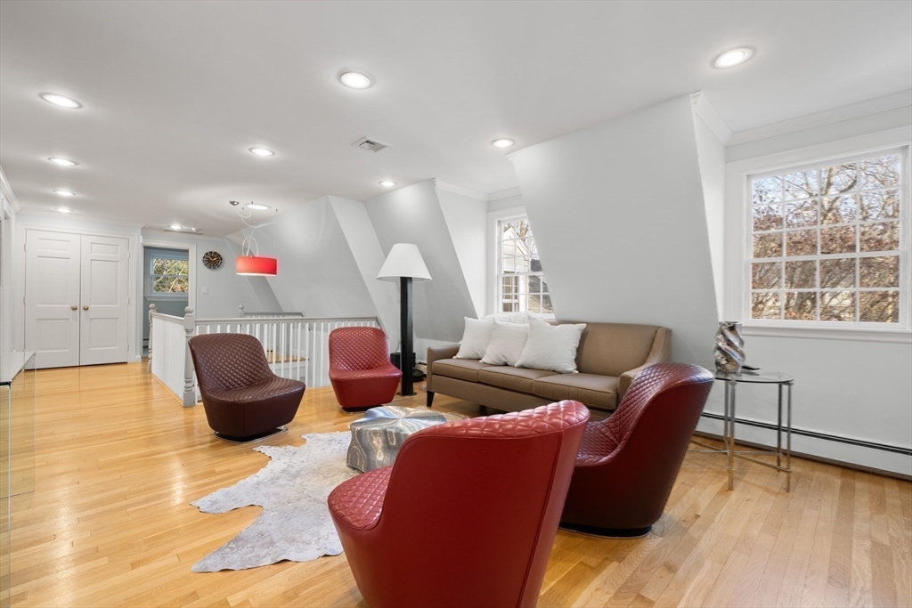 84 Royalston Rd