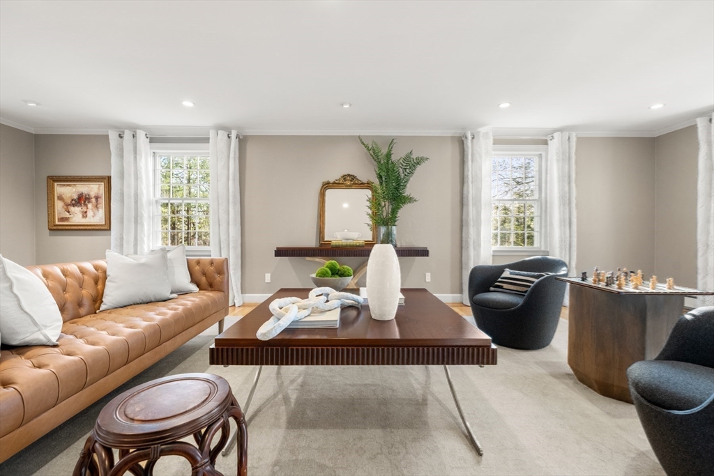 84 Royalston Rd