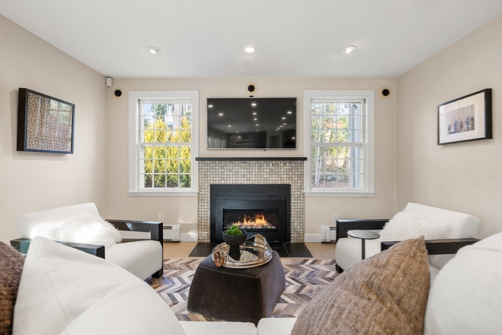 84 Royalston Rd