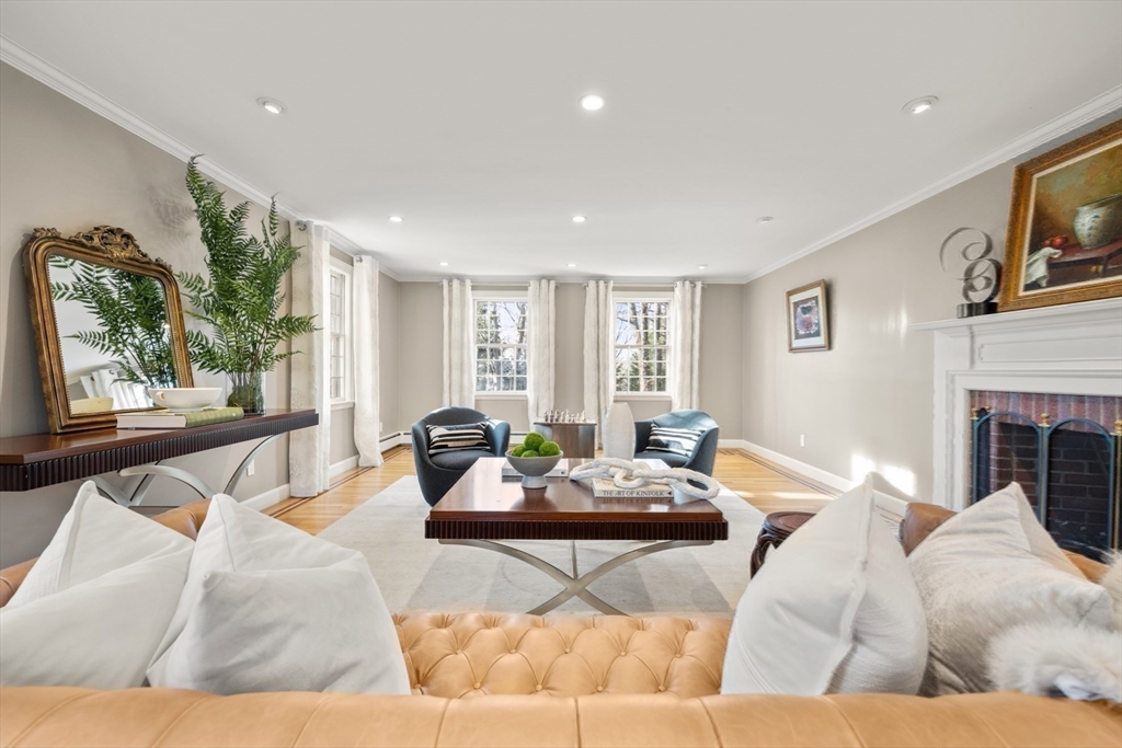 84 Royalston Rd