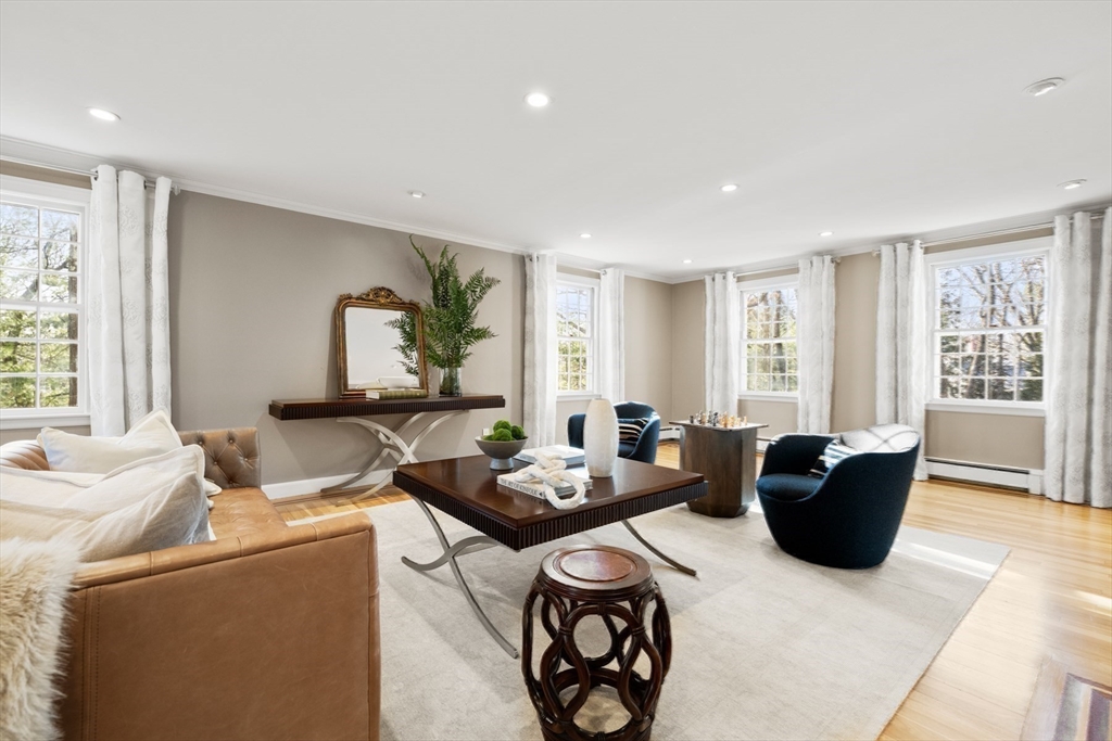 84 Royalston Rd