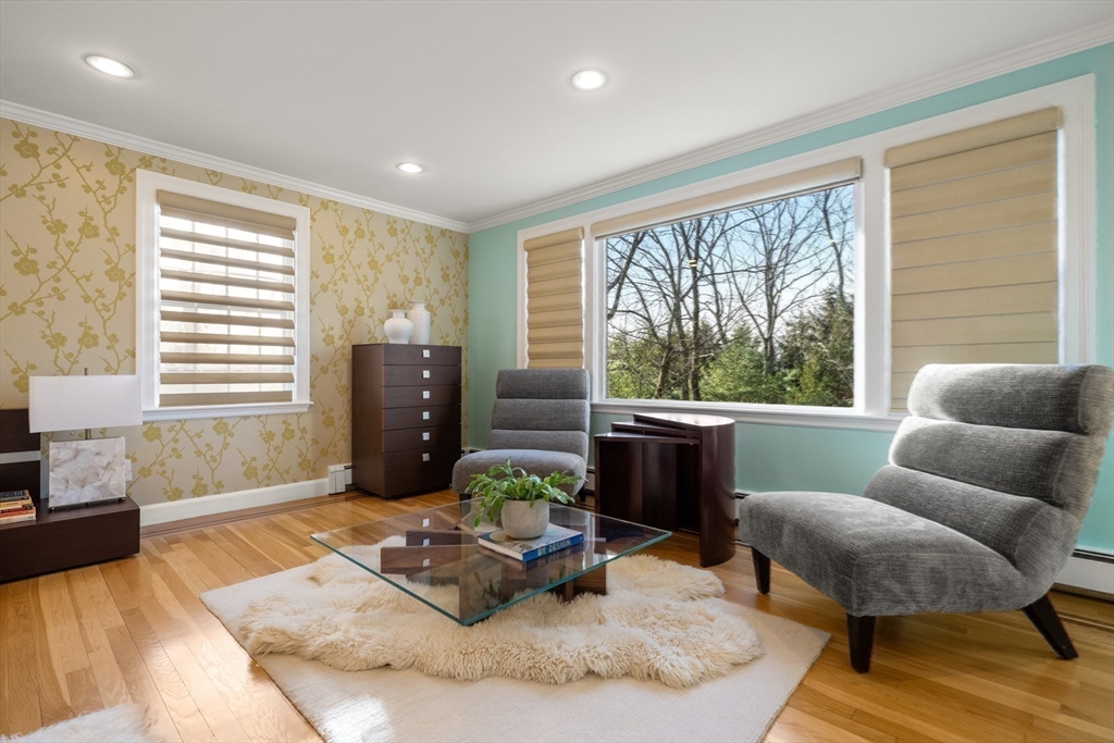 84 Royalston Rd