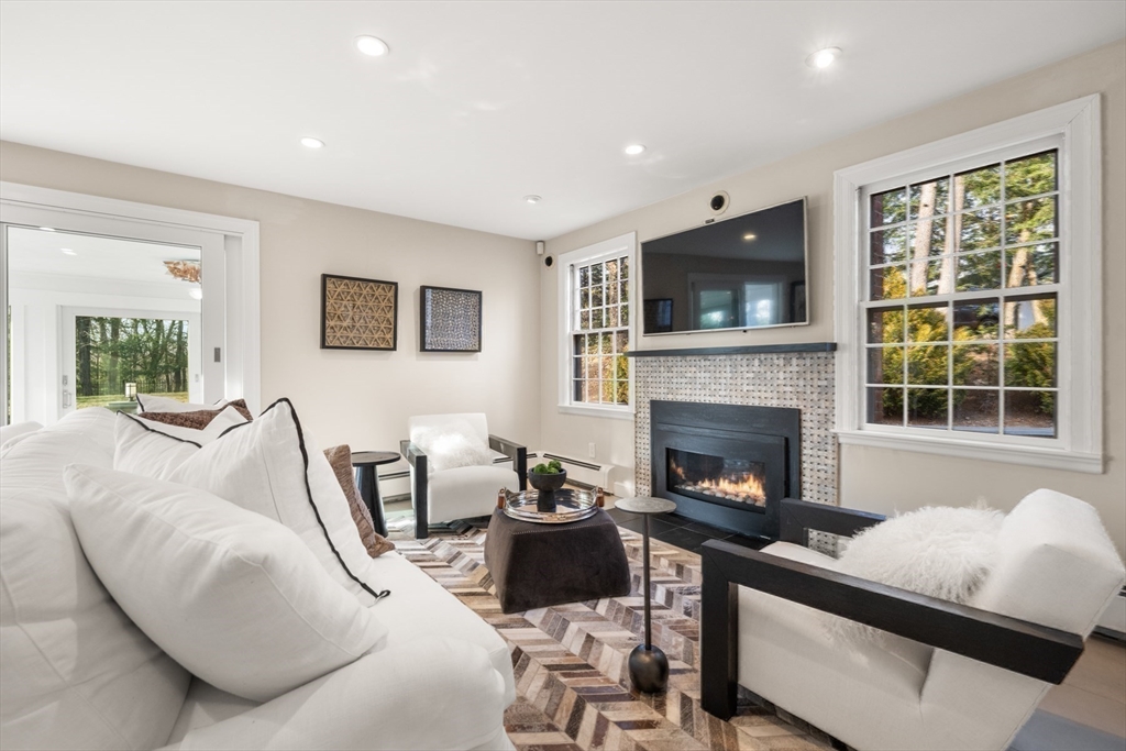84 Royalston Rd