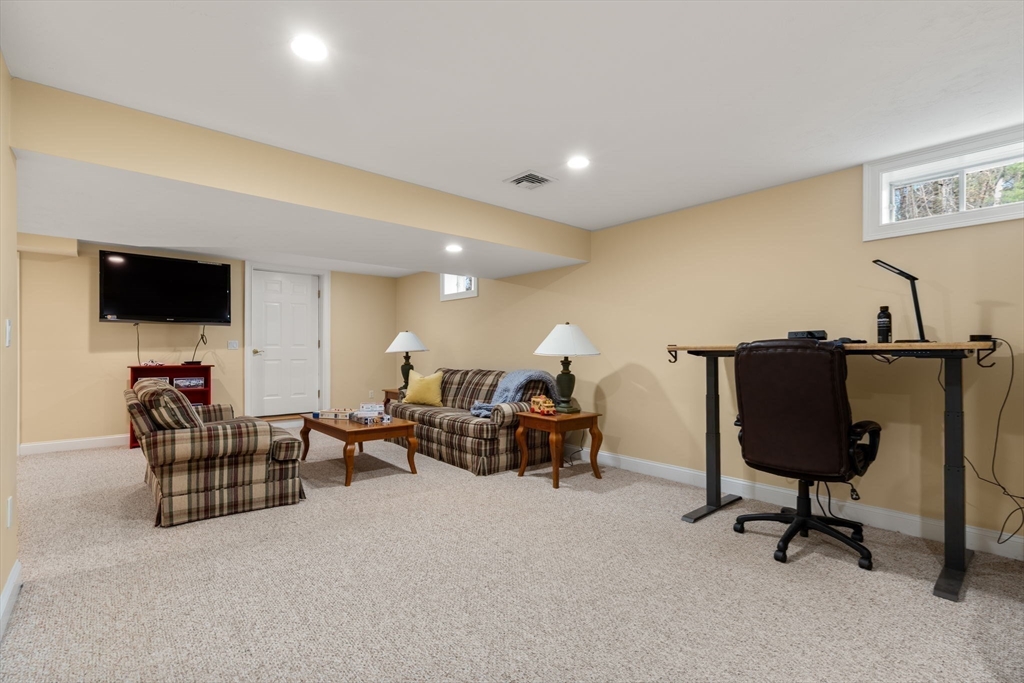 7 Crest Circle