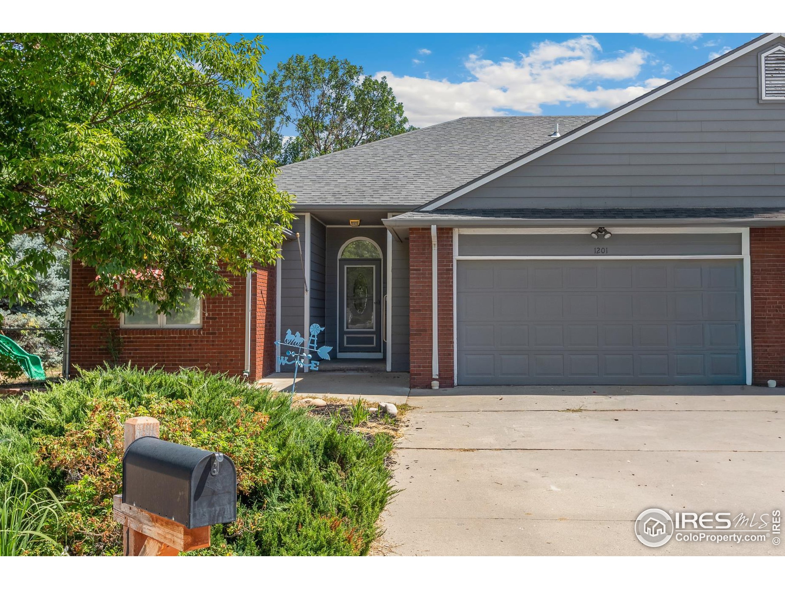 1201 Sharlyn Ct