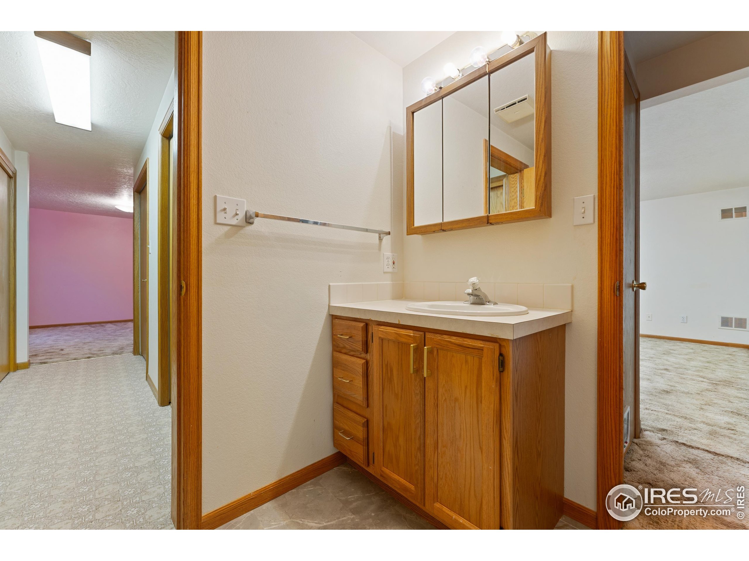 1201 Sharlyn Ct