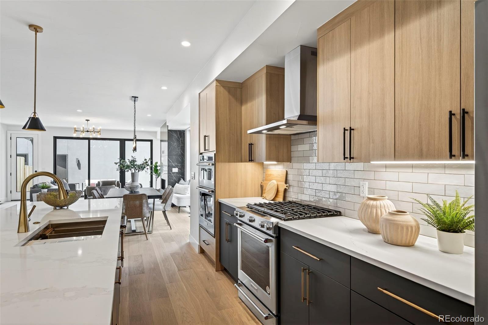 3047 S Cherokee Street