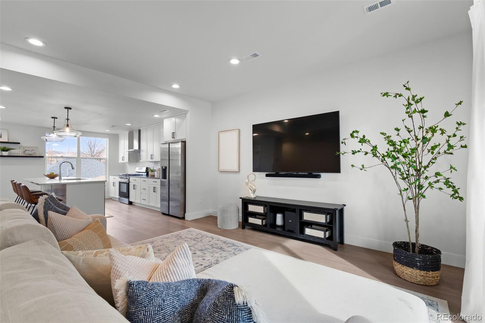 5419 Allison Street Unit: F