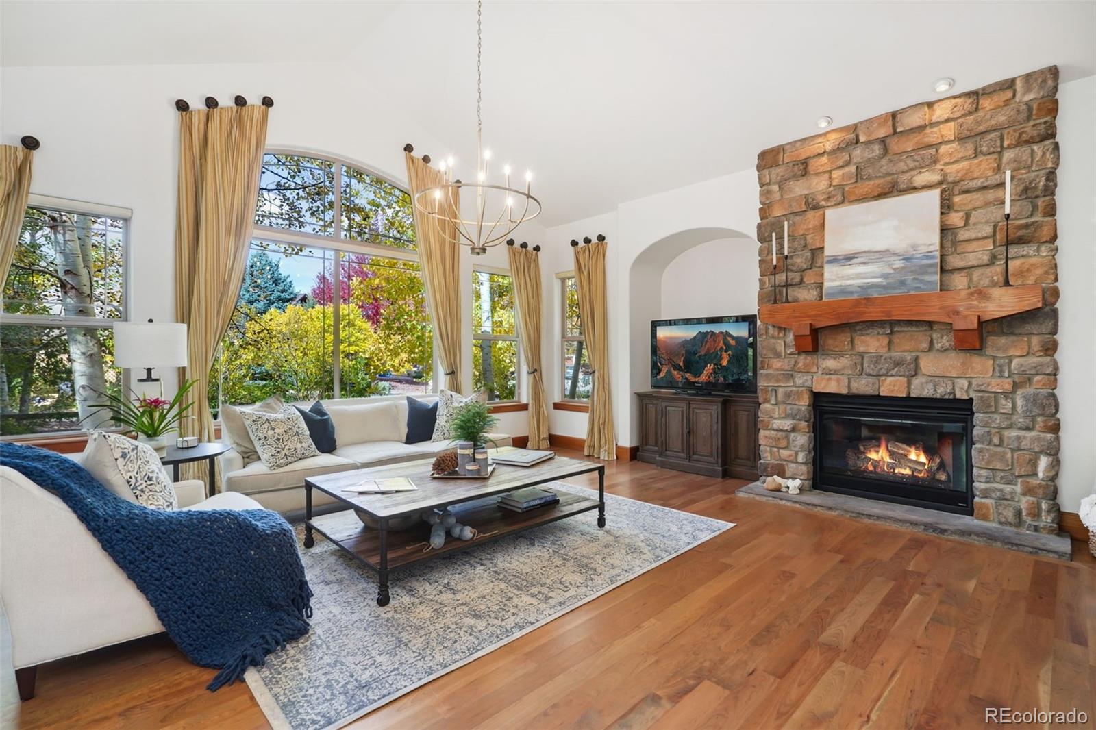 2121 Jade Way
