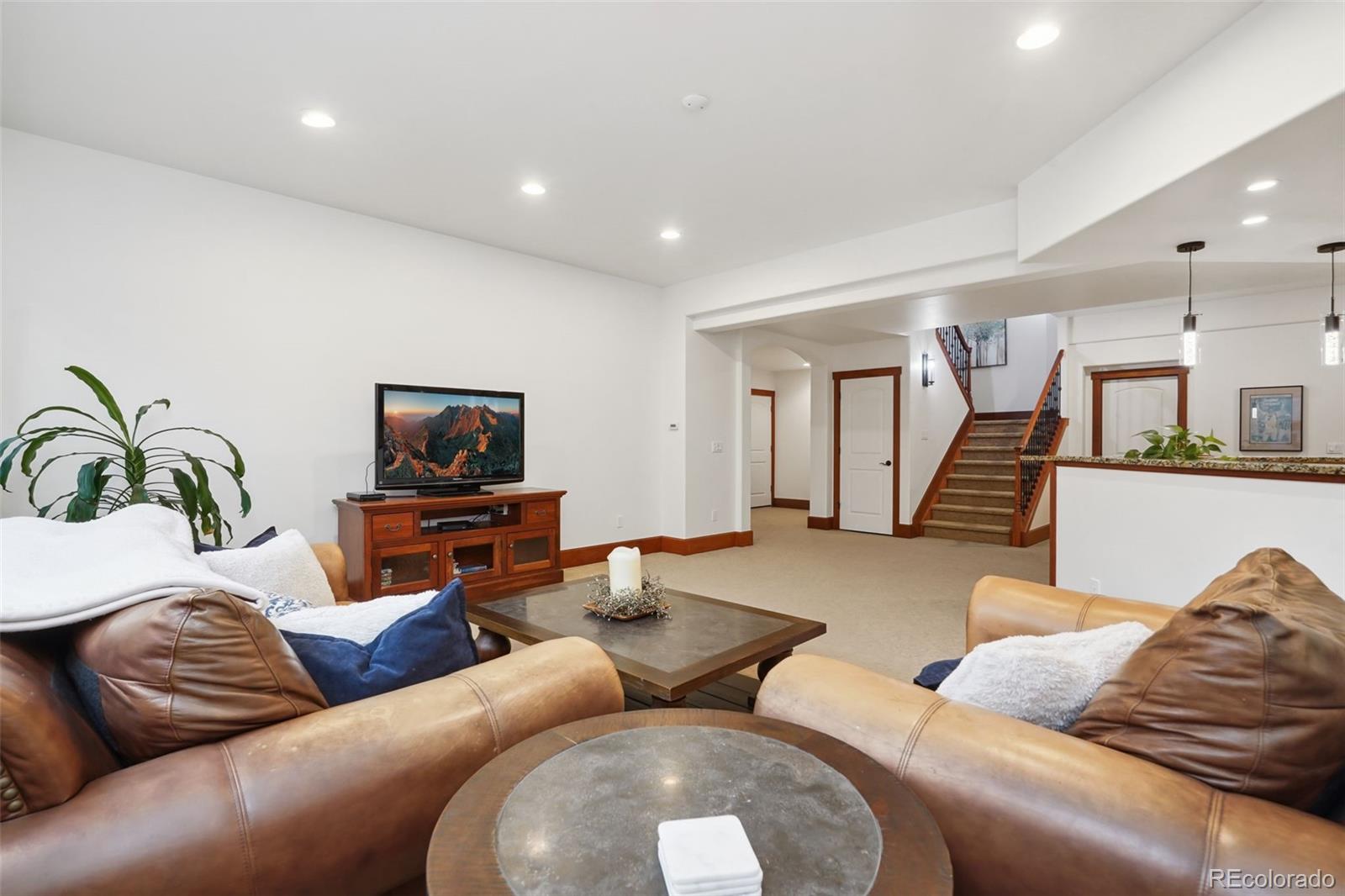 2121 Jade Way