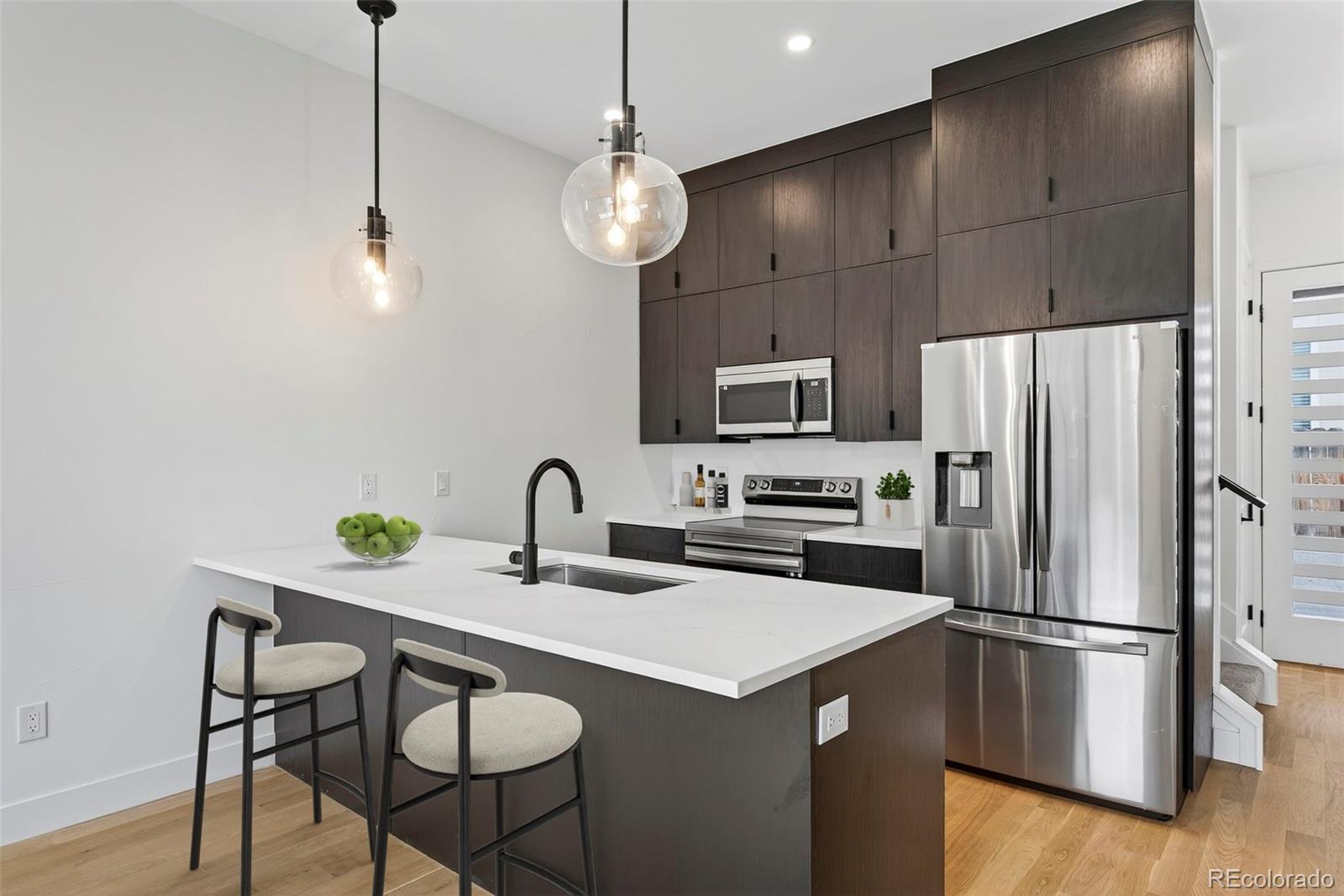 1256 Yates