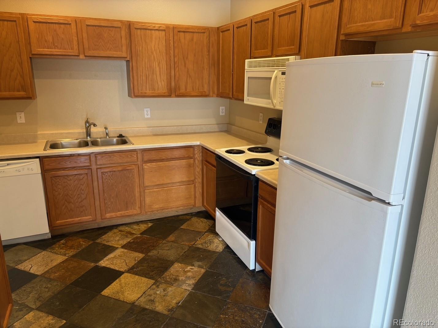 2667 Live Oak Court