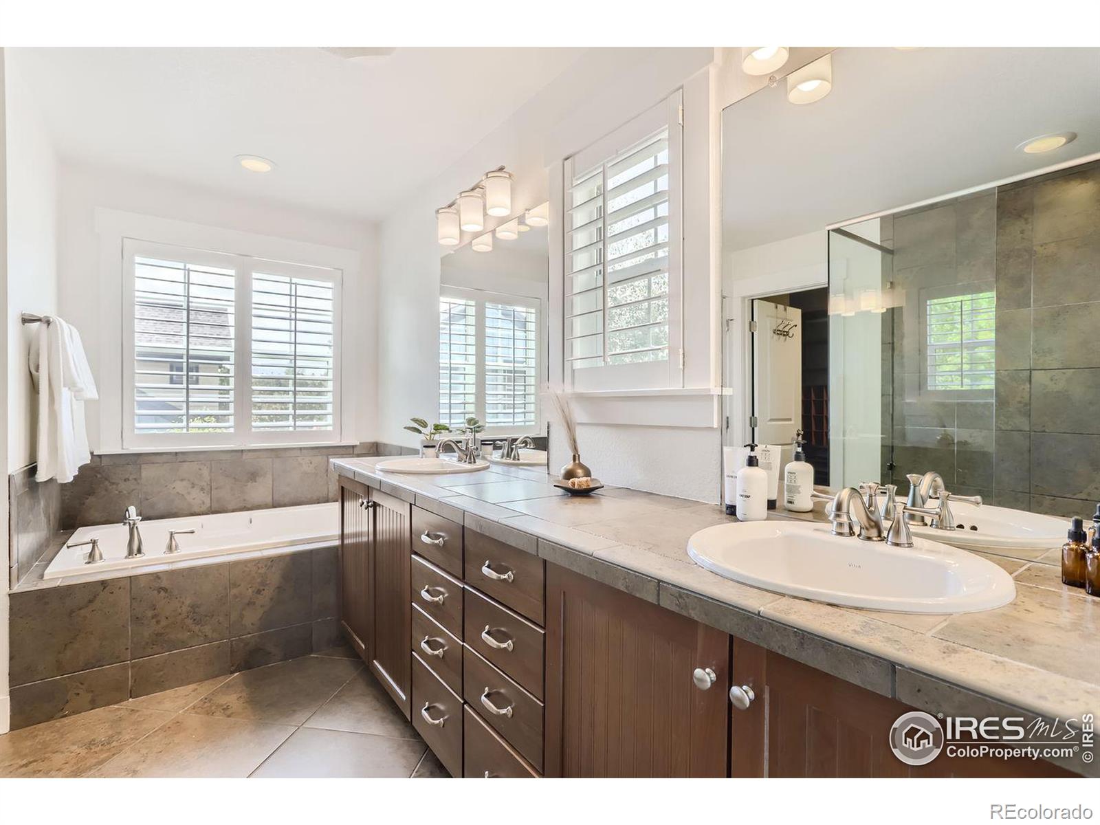 2821 Crater Lake Lane