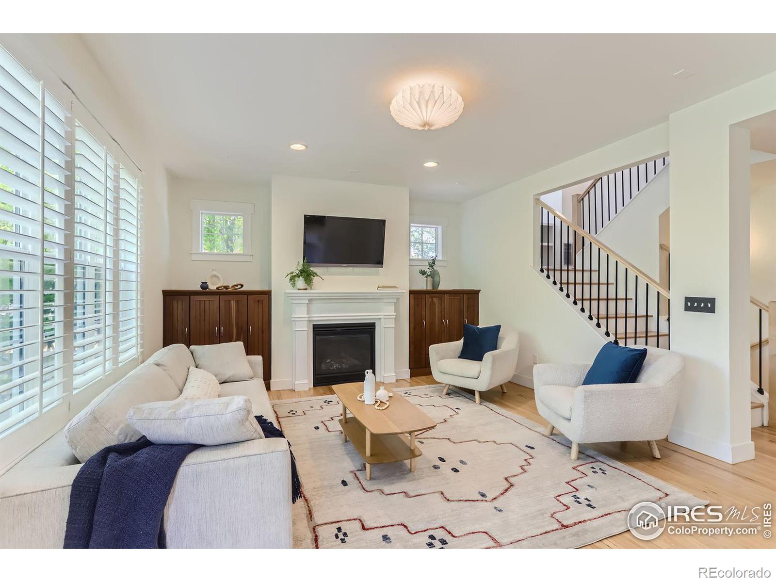 2821 Crater Lake Lane