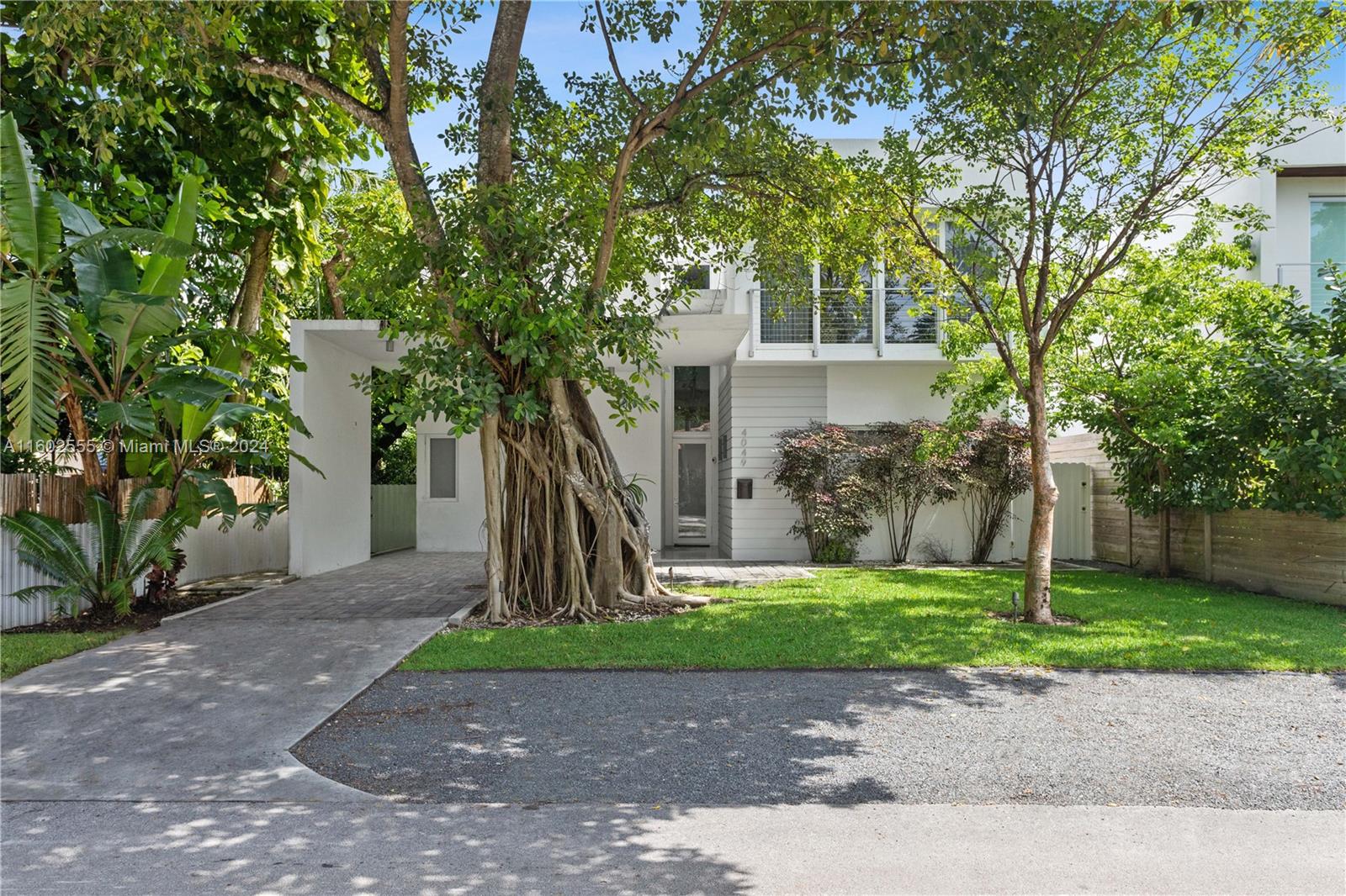 4049 Ventura Ave
