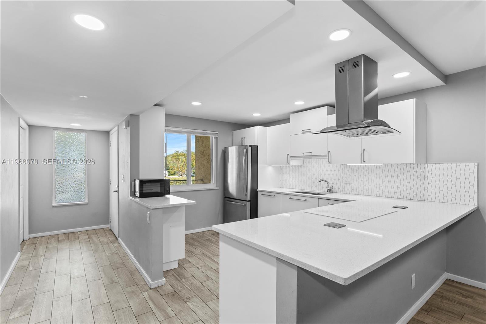 201 Lakeview Dr # 203