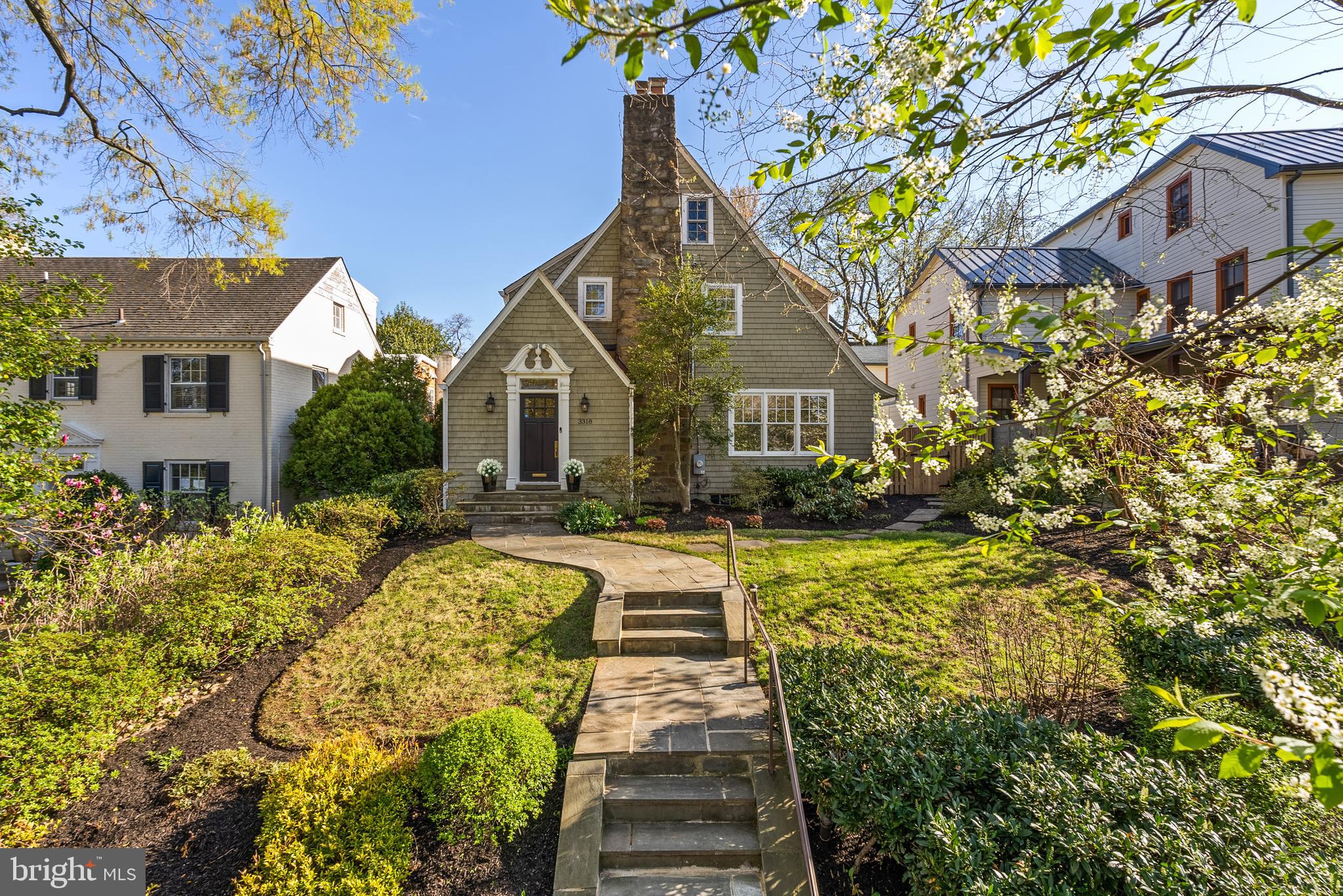 3318 QUESADA STREET NW