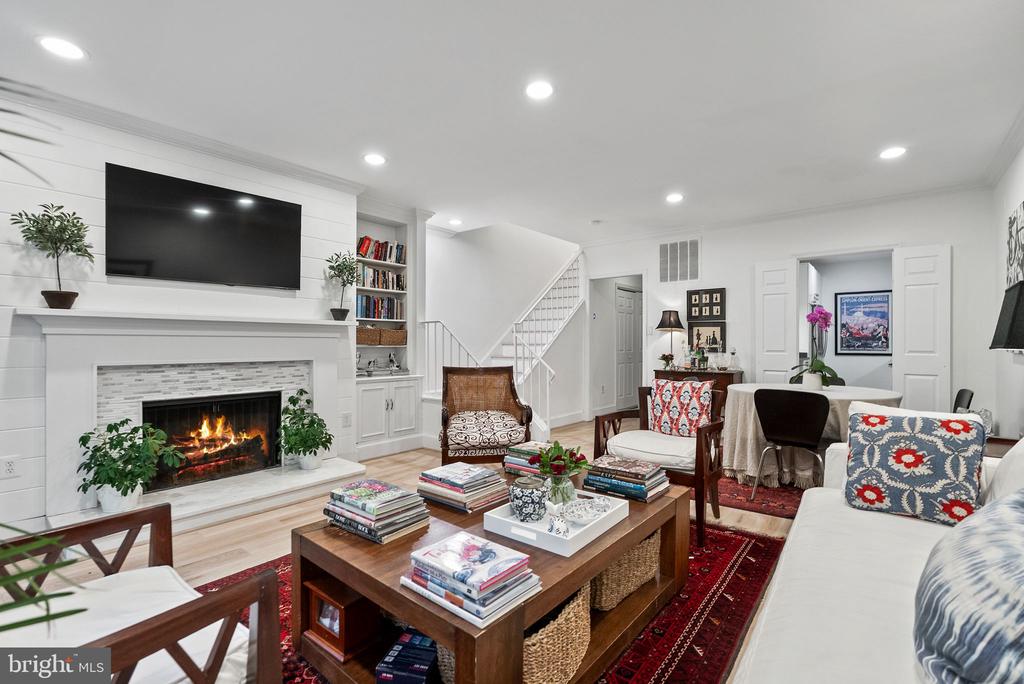 3209 SUTTON PLACE NW Unit: C
