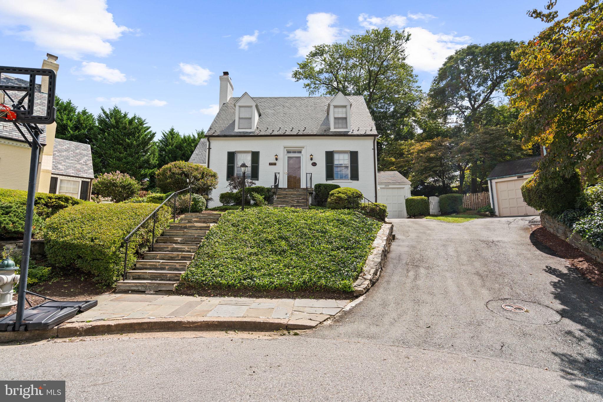 4909 JAMESTOWN COURT