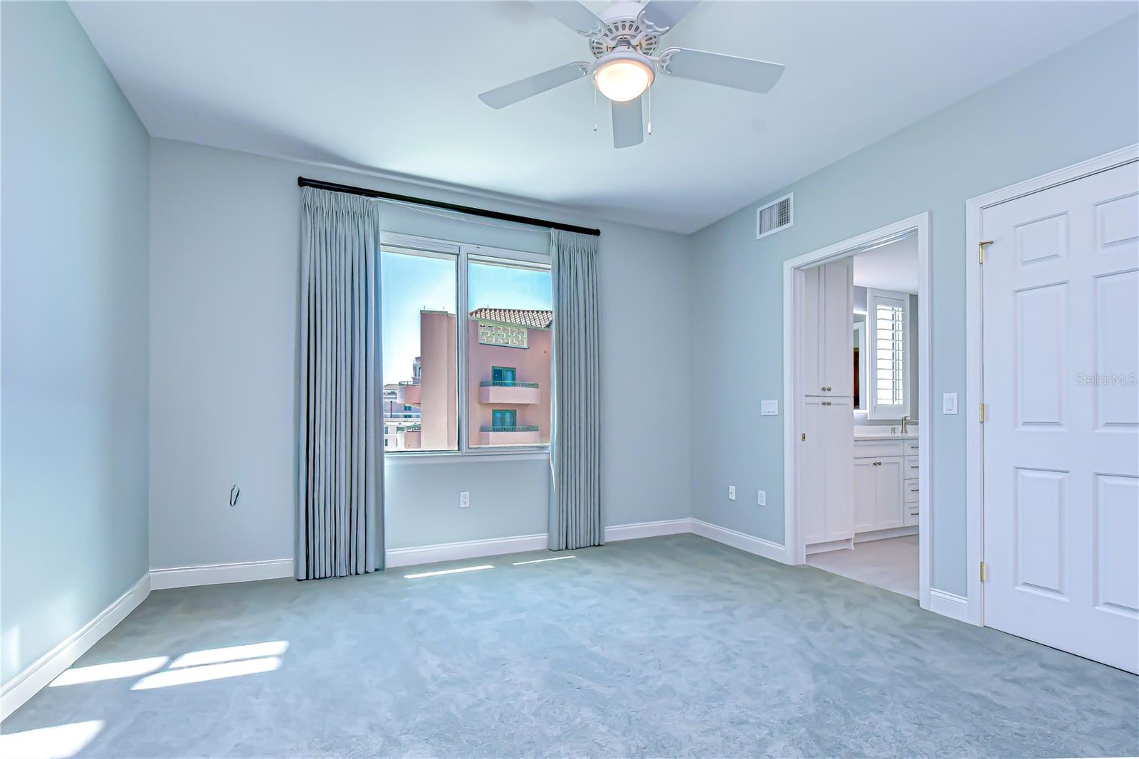 555 5TH AVE NE #711