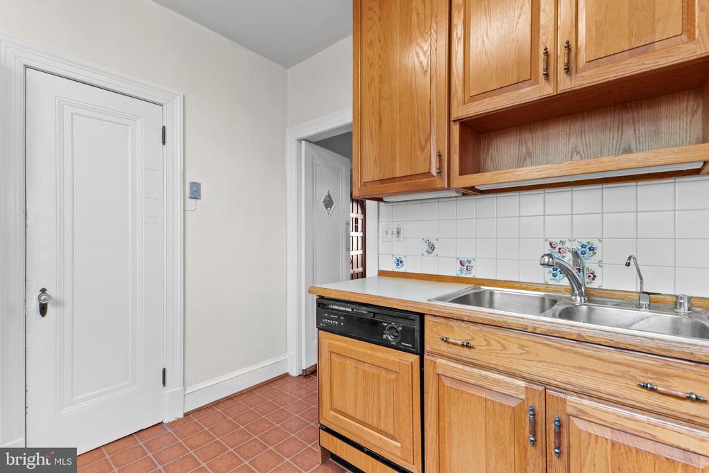 5035 Reno Rd NW