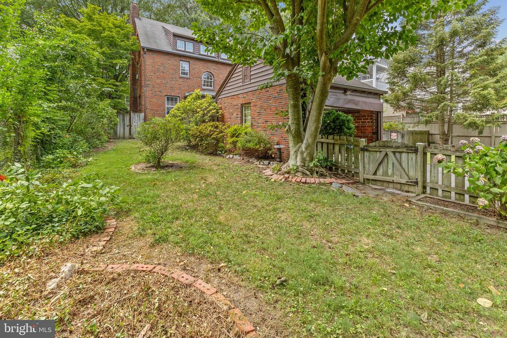 5035 Reno Rd NW