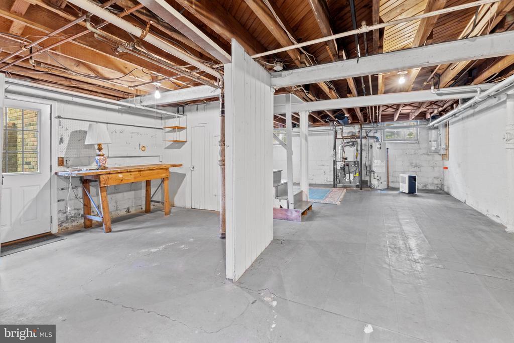 5035 Reno Rd NW