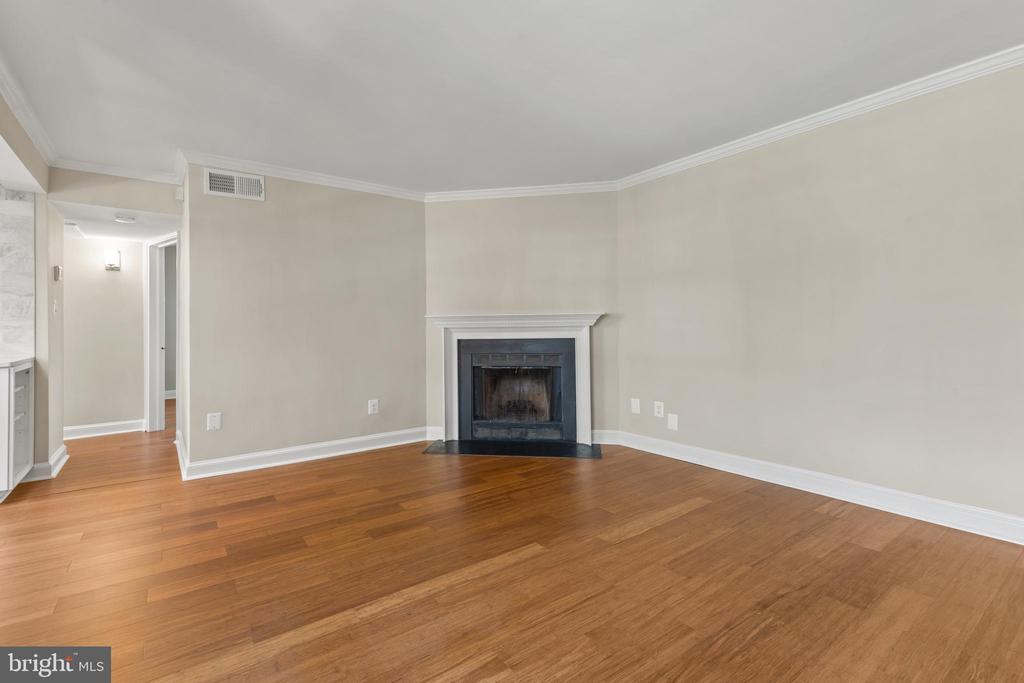 2103 N Taft St #113