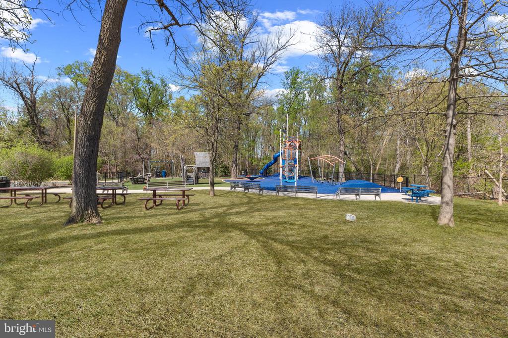 2103 N Taft St #113