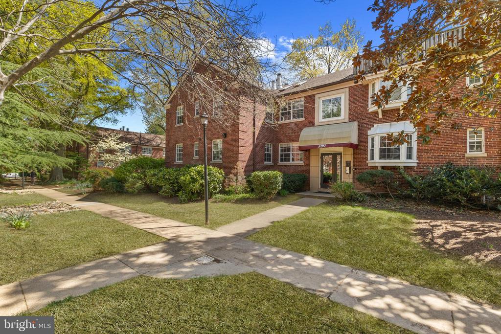 2103 N Taft St #113