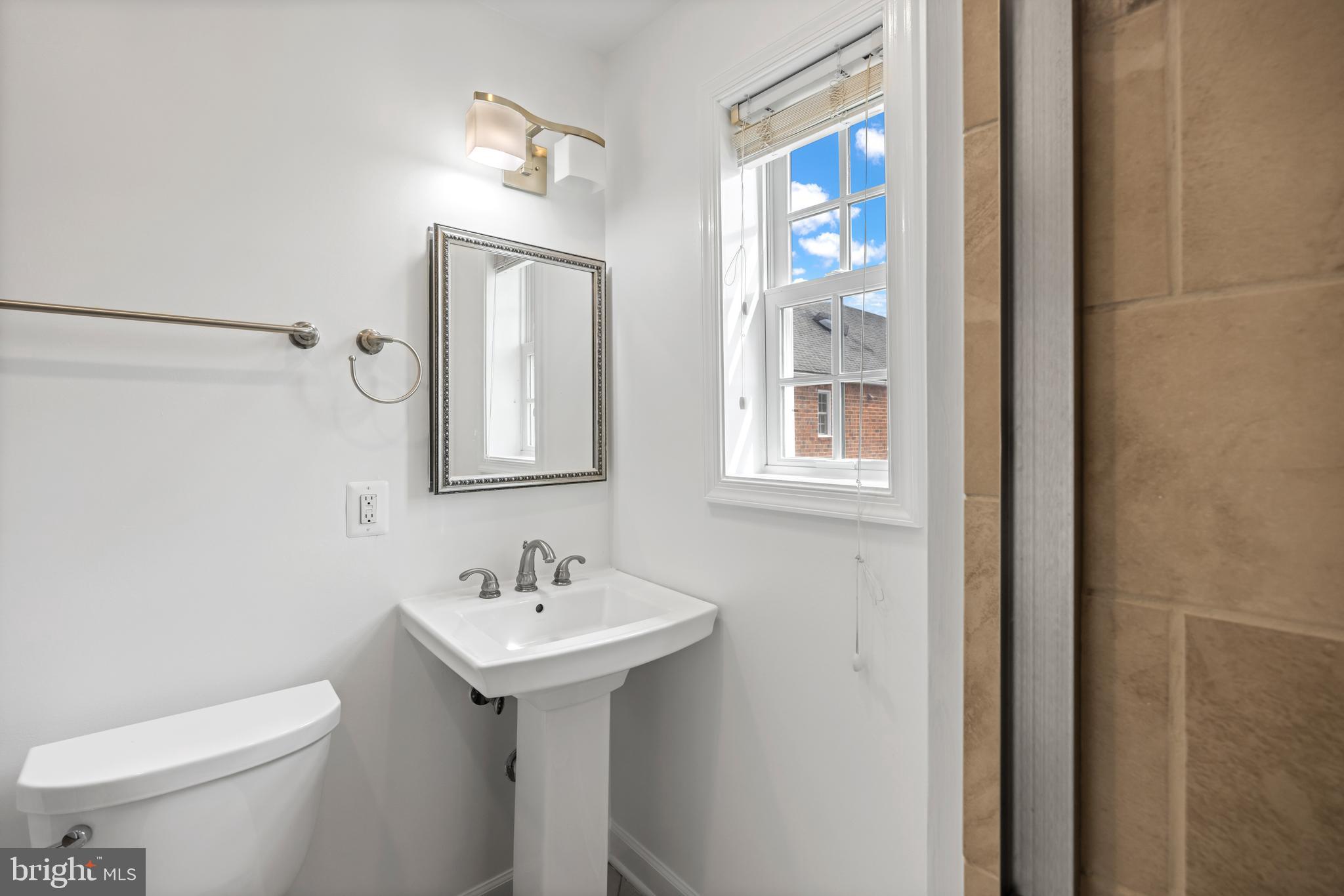 1718 W ABINGDON DRIVE Unit: 302