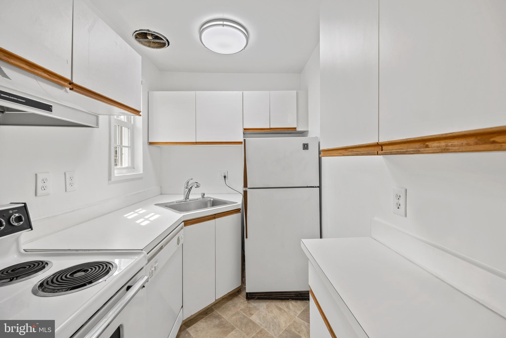 1718 W ABINGDON DRIVE Unit: 302