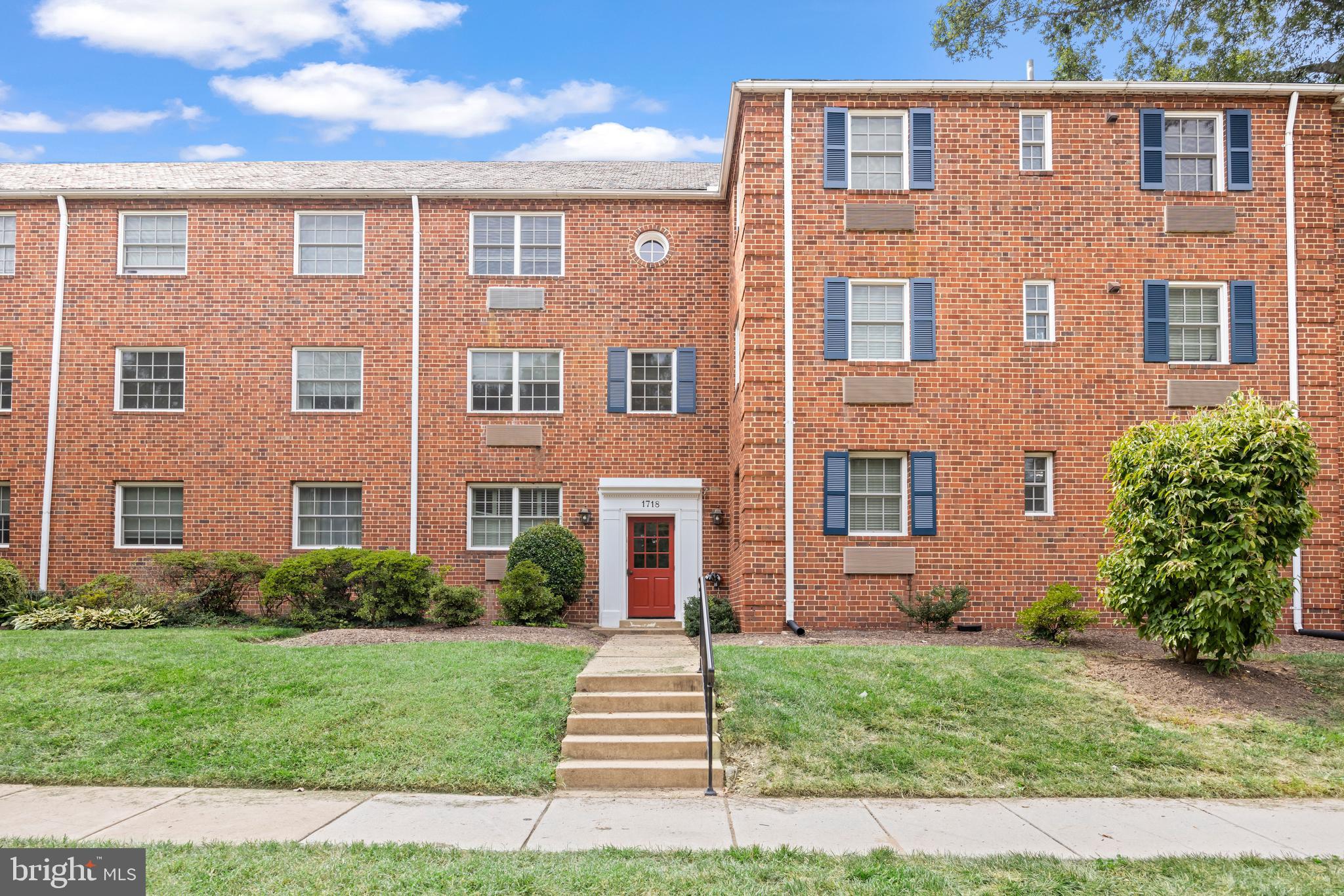 1718 W ABINGDON DRIVE Unit: 302