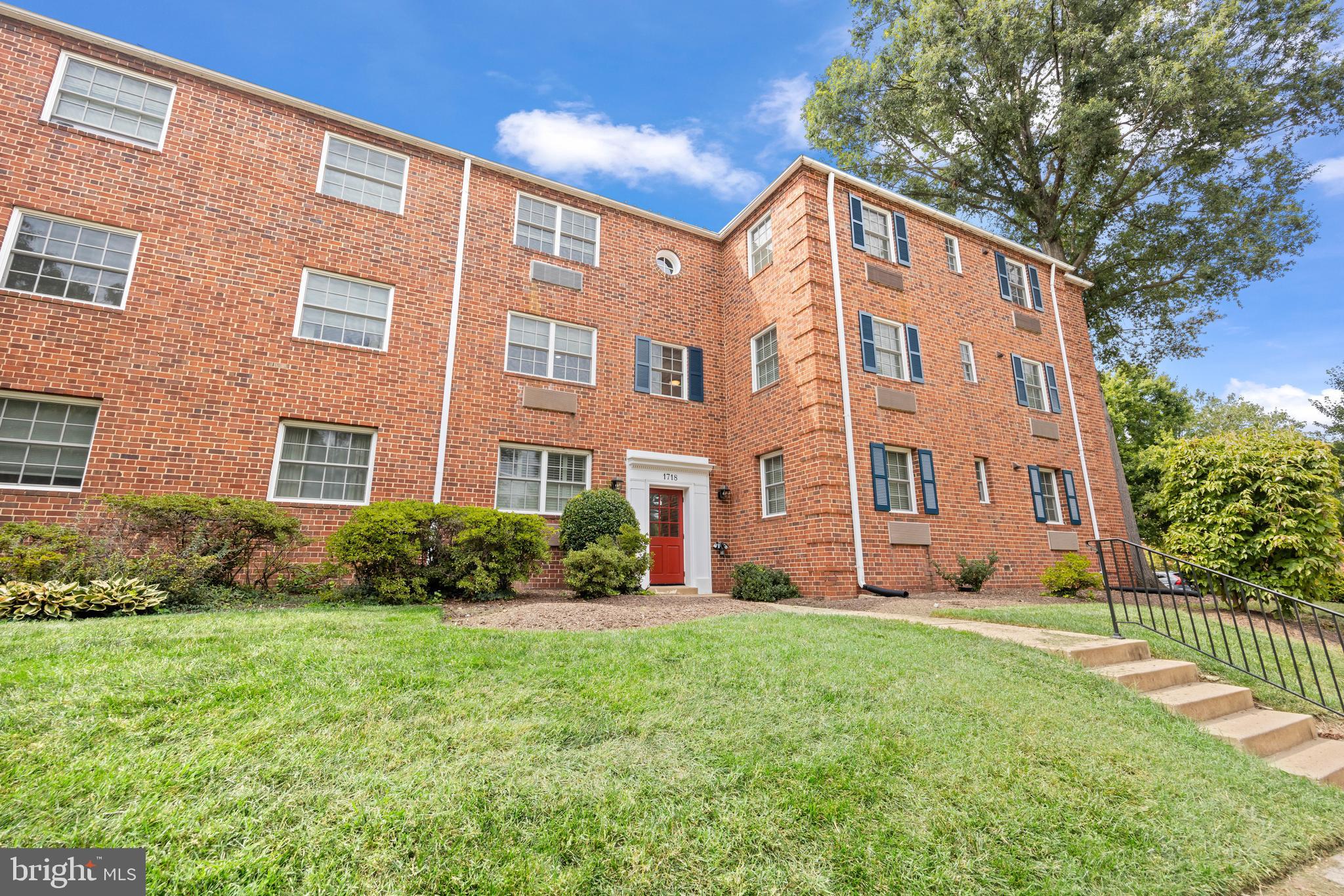 1718 W ABINGDON DRIVE Unit: 302