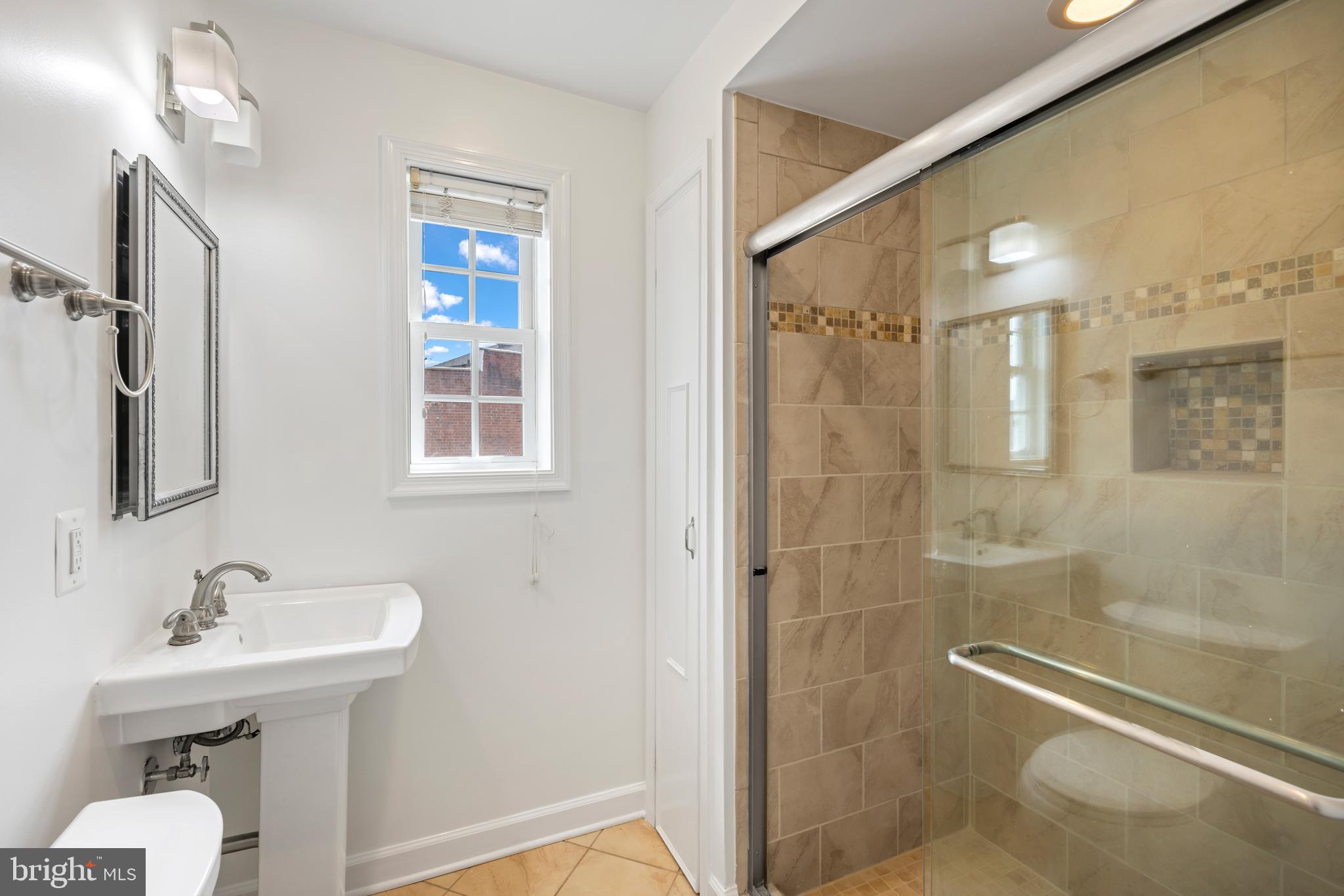 1718 W ABINGDON DRIVE Unit: 302