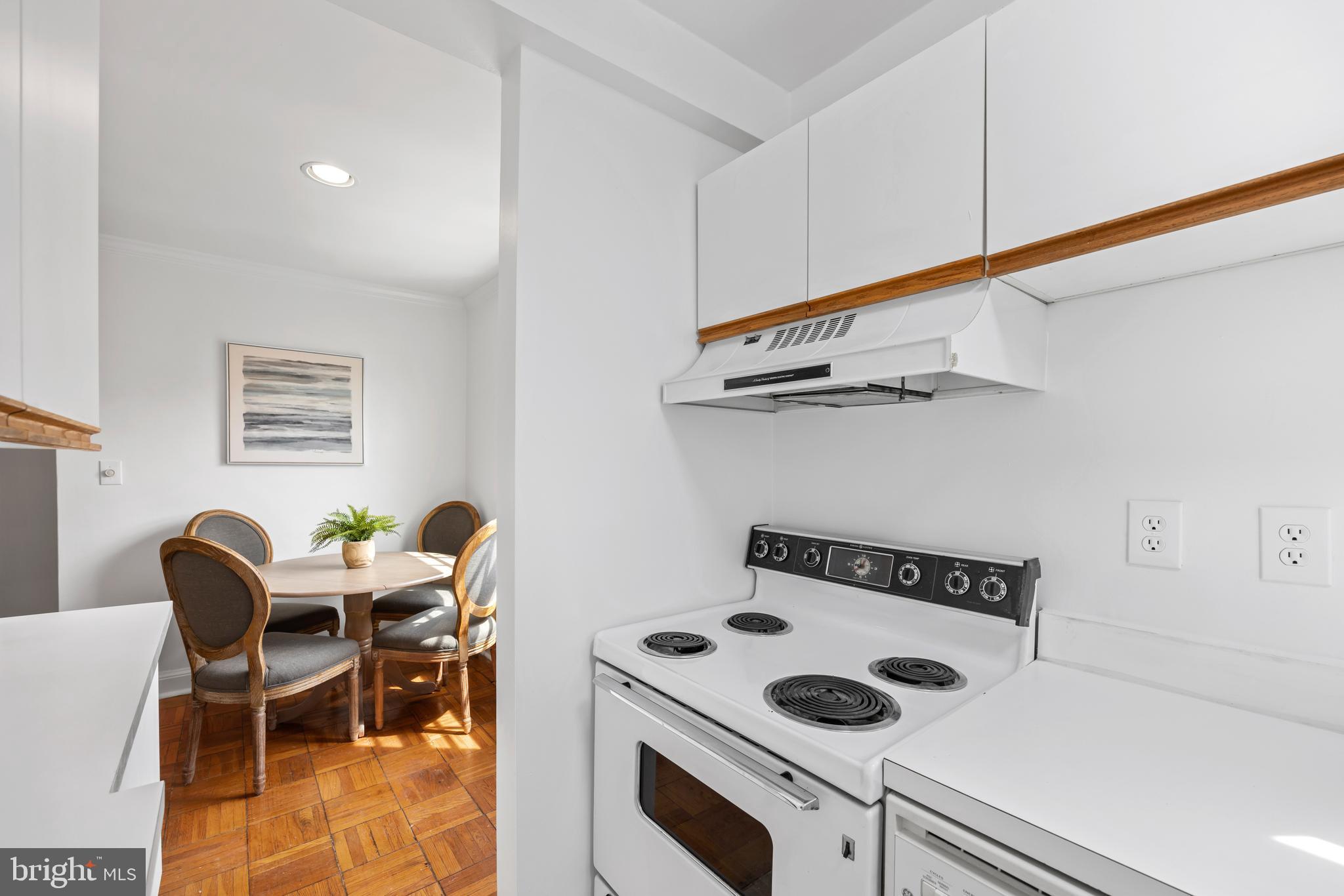 1718 W ABINGDON DRIVE Unit: 302