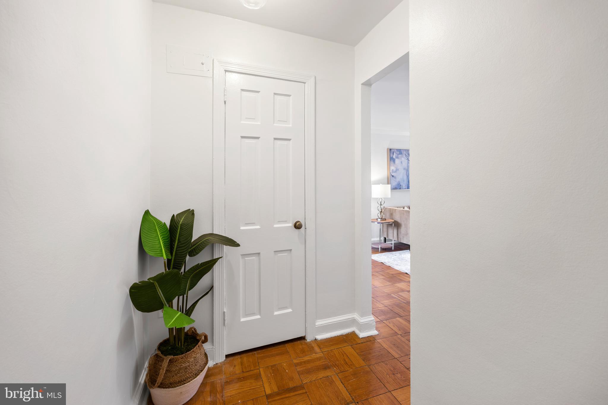 1718 W ABINGDON DRIVE Unit: 302