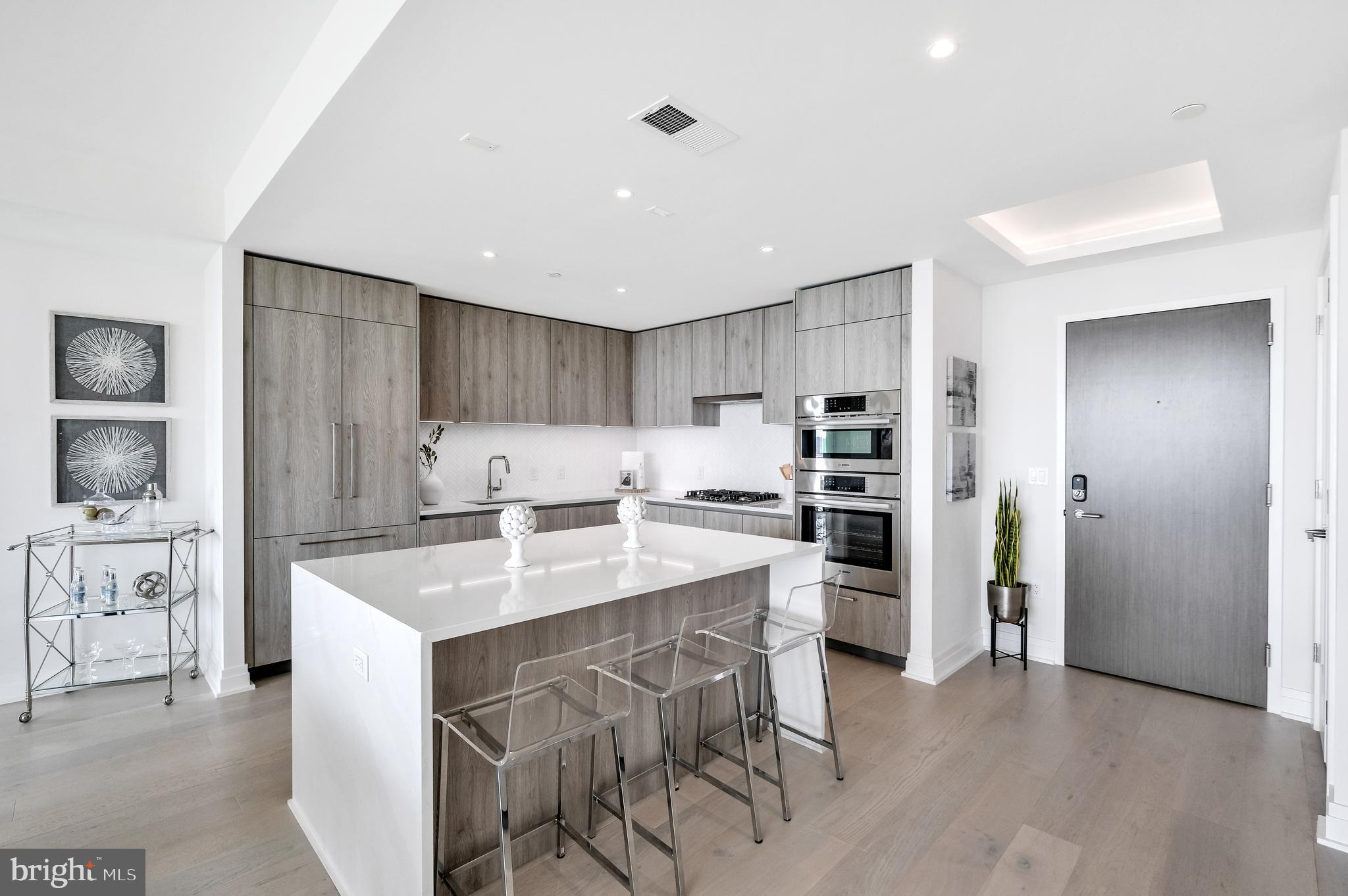 1201 N Royal St #604
