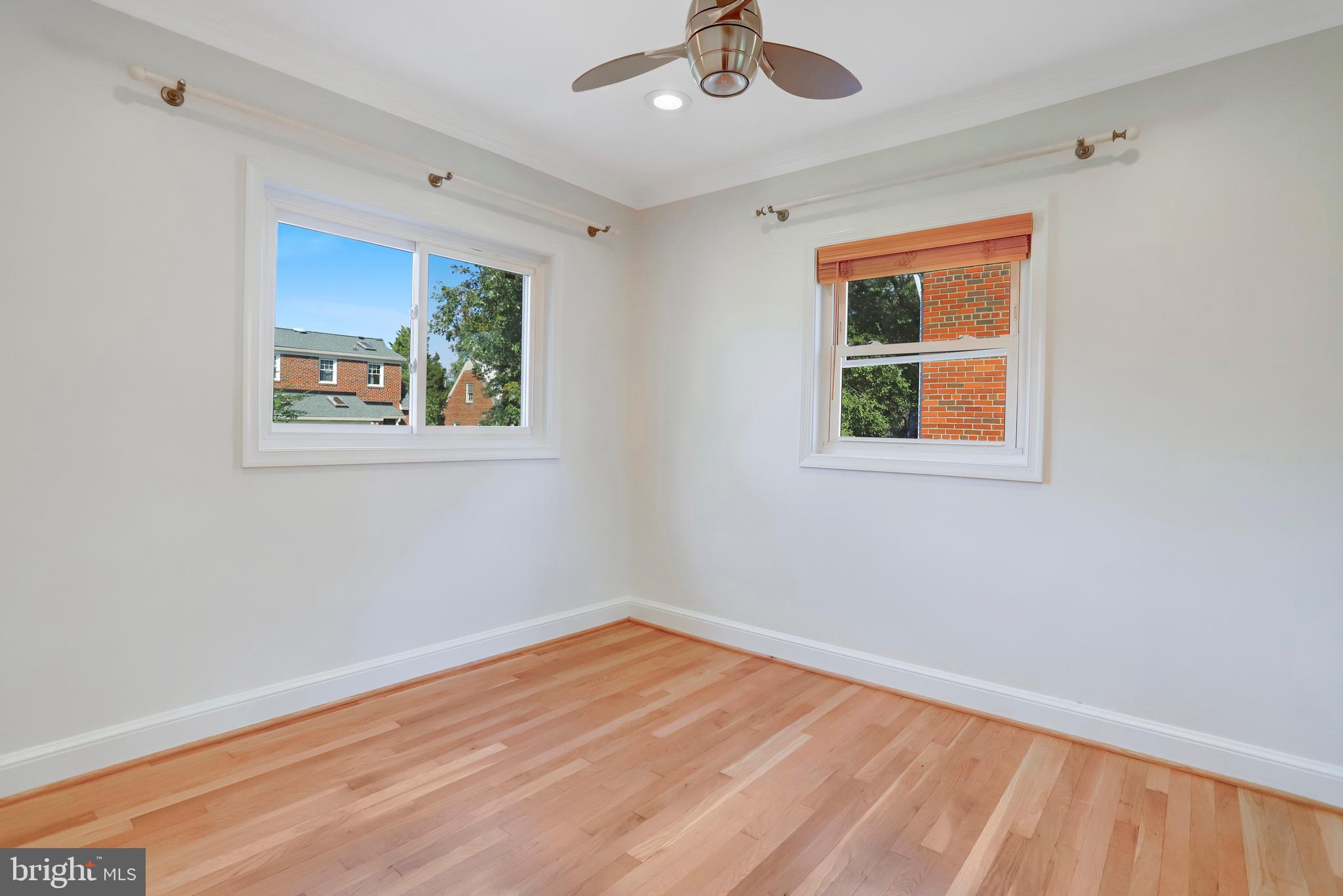 10 E Myrtle STREET