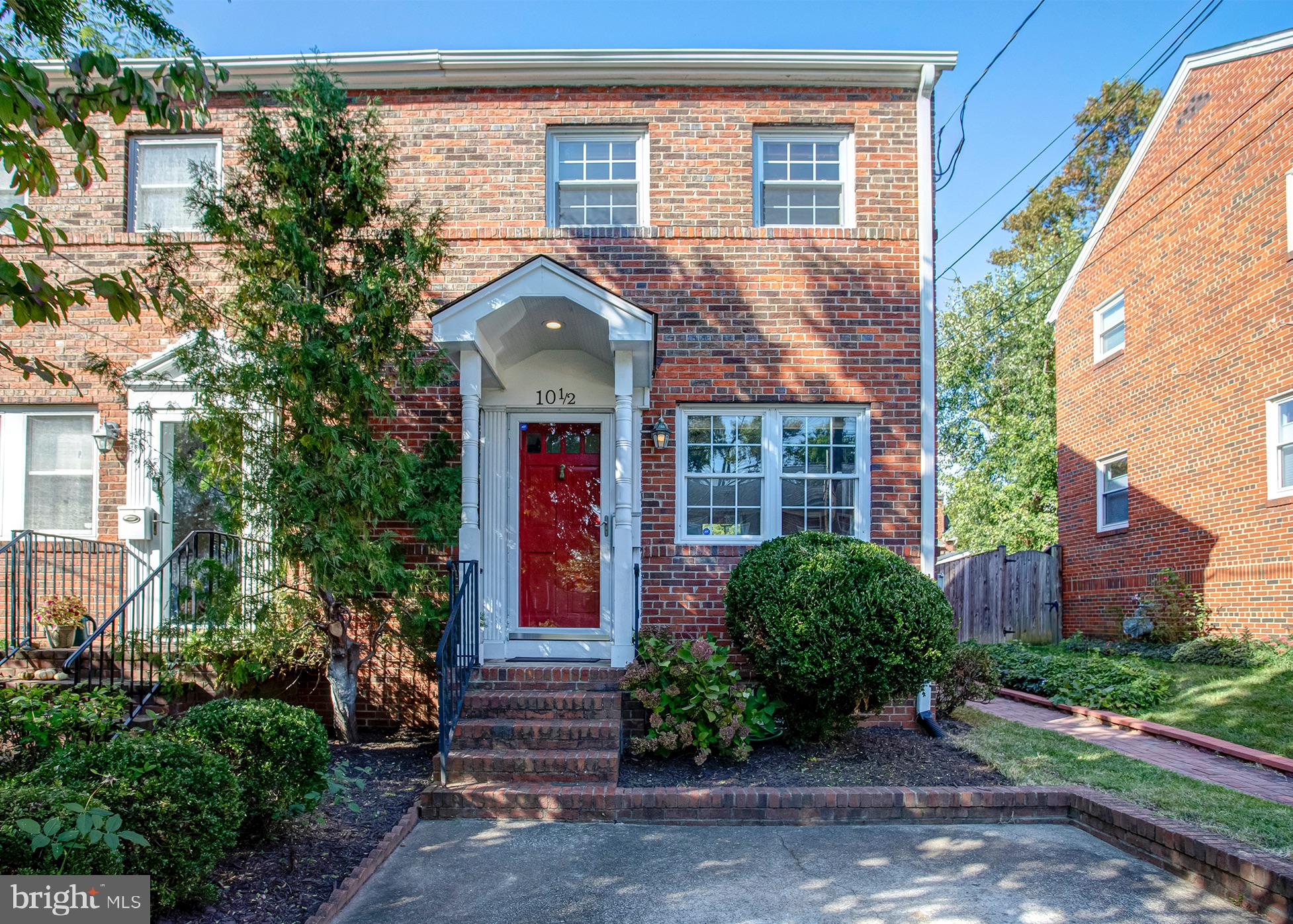 10 E Myrtle STREET