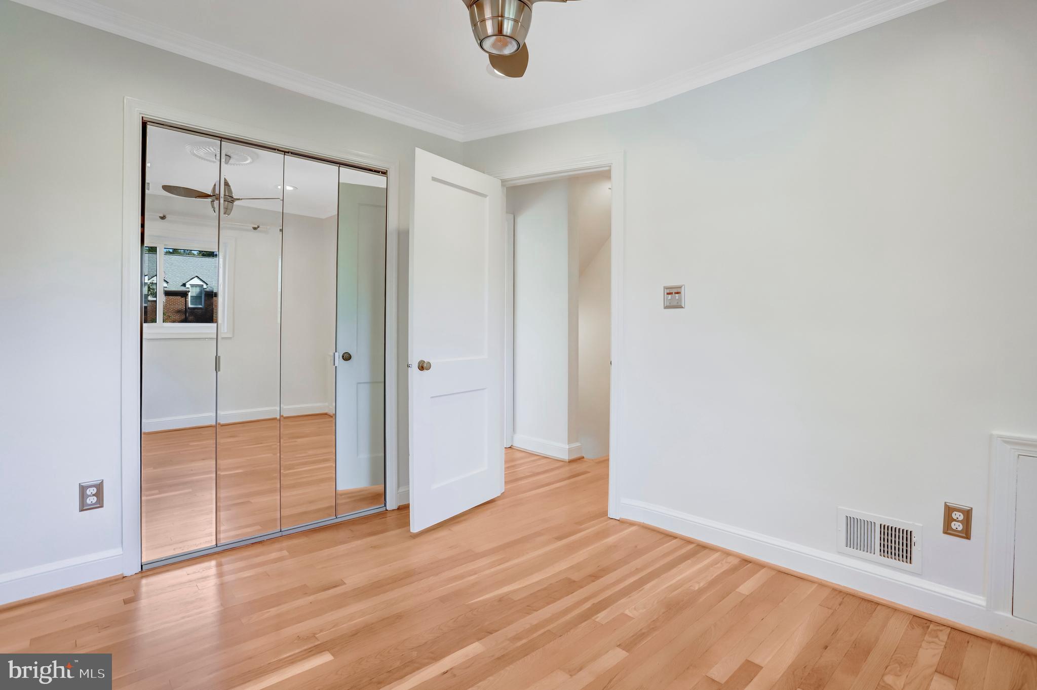 10 E Myrtle STREET