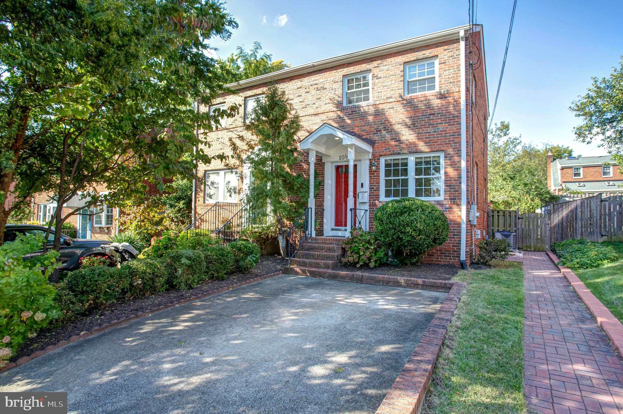 10 E Myrtle STREET
