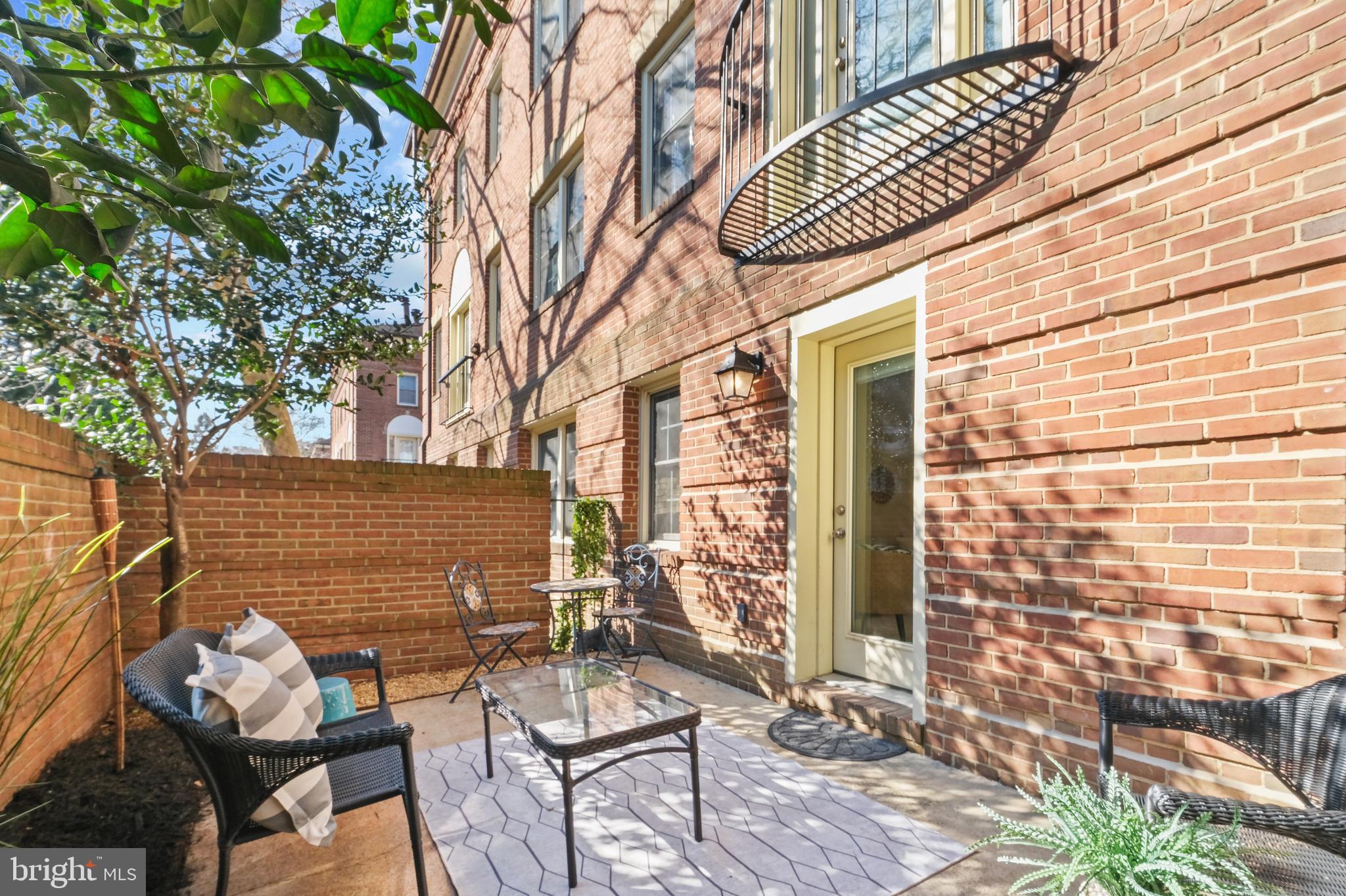 1209 N Pitt St #1b