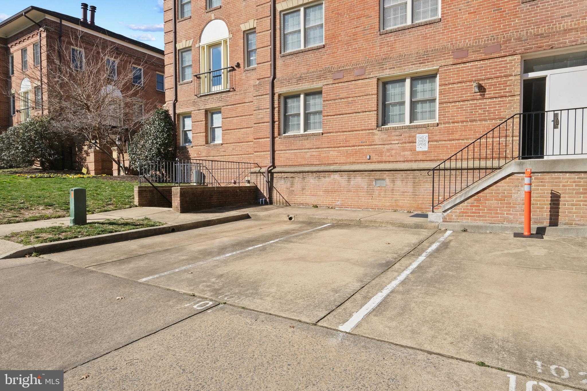 1209 N Pitt St #1b