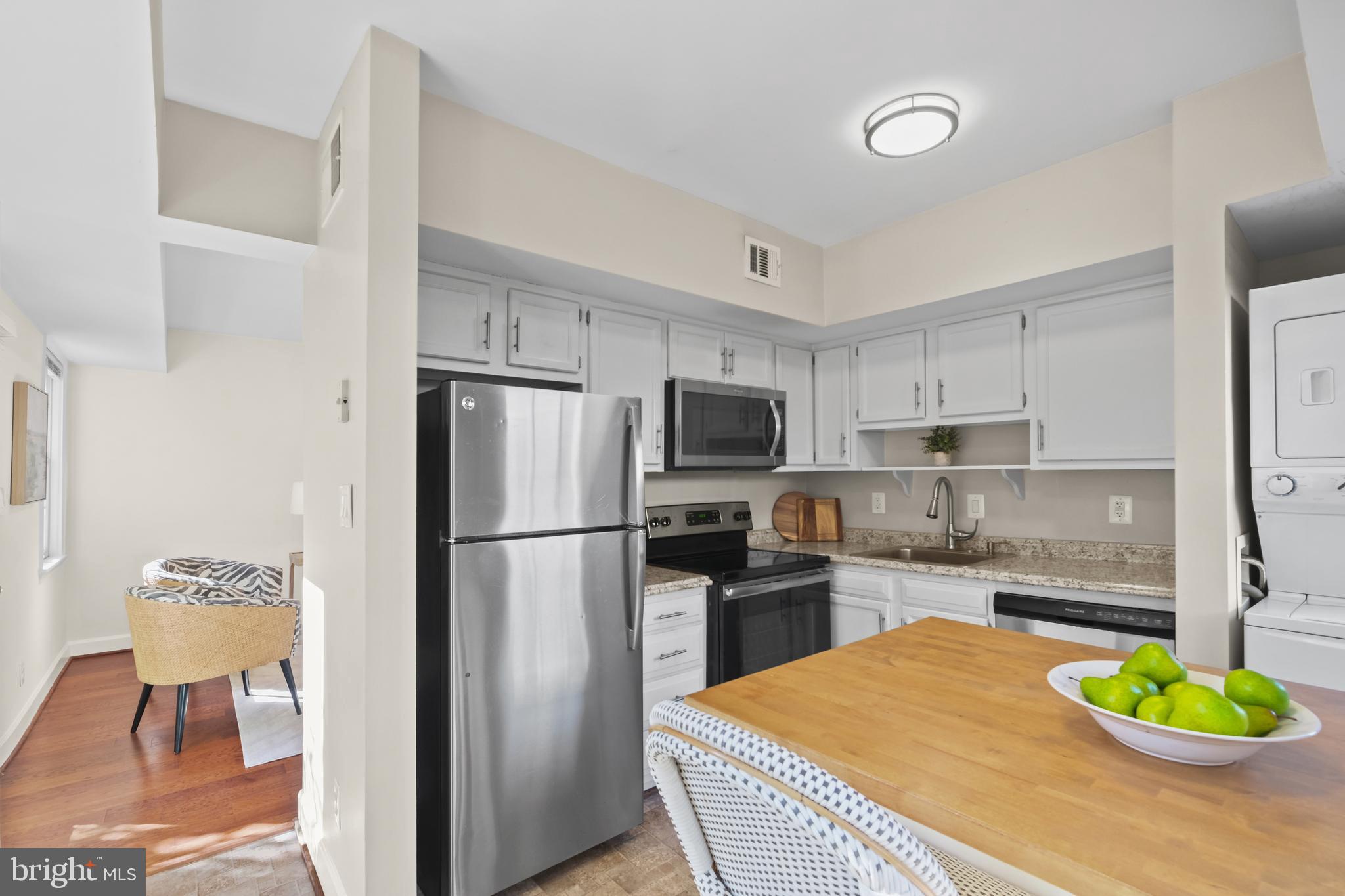 1209 N Pitt St #1b
