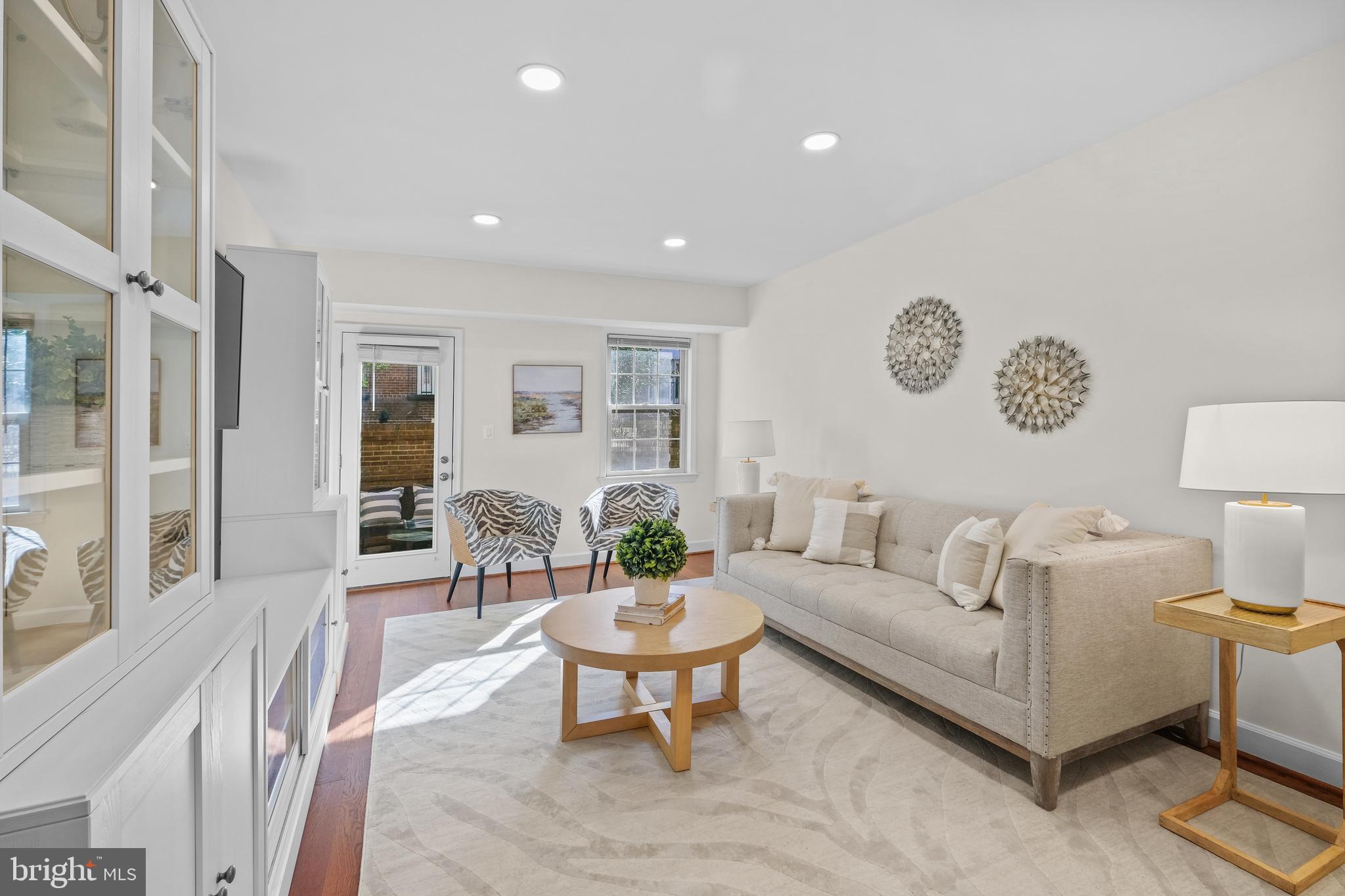 1209 N Pitt St #1b