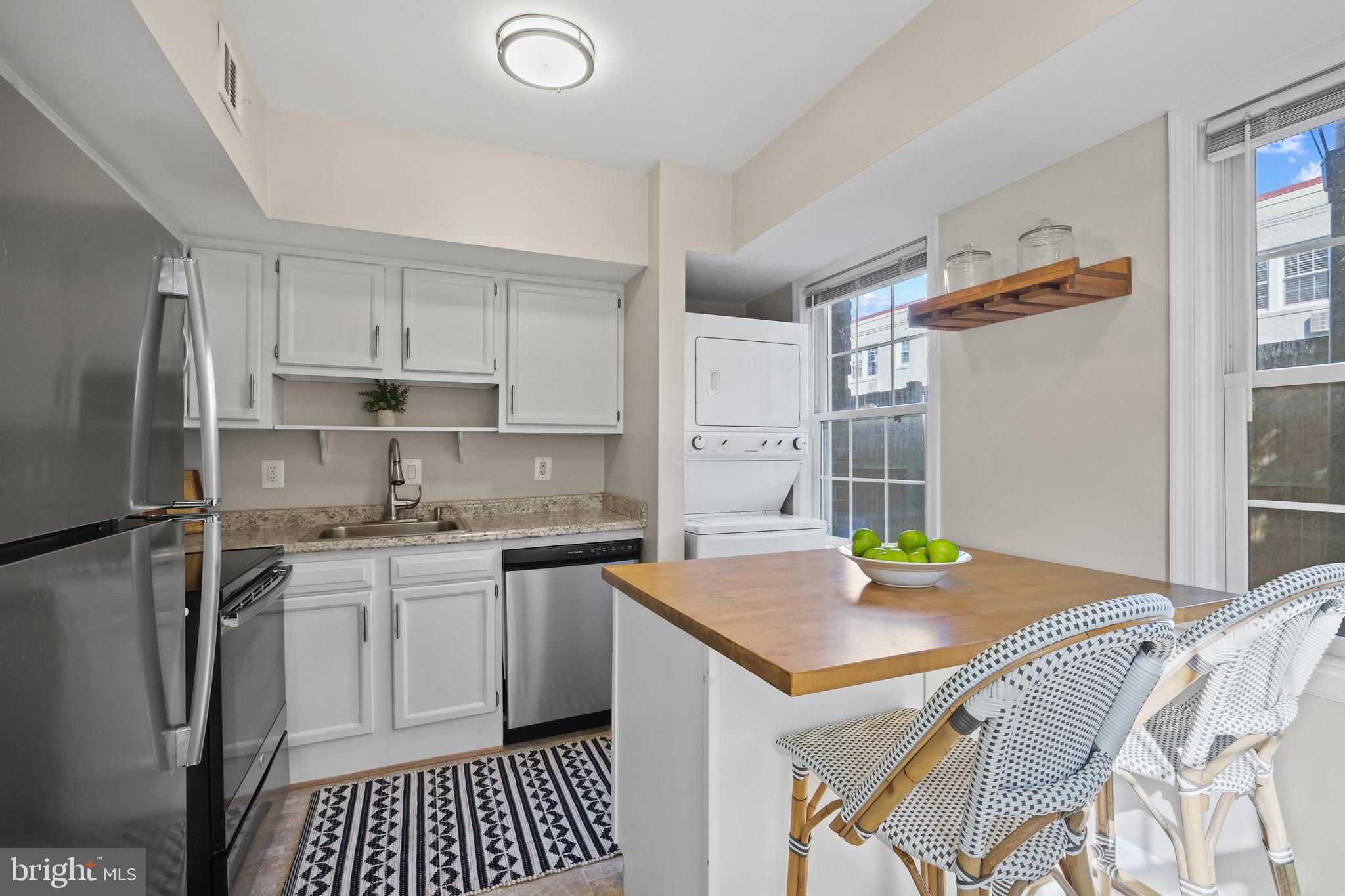 1209 N Pitt St #1b