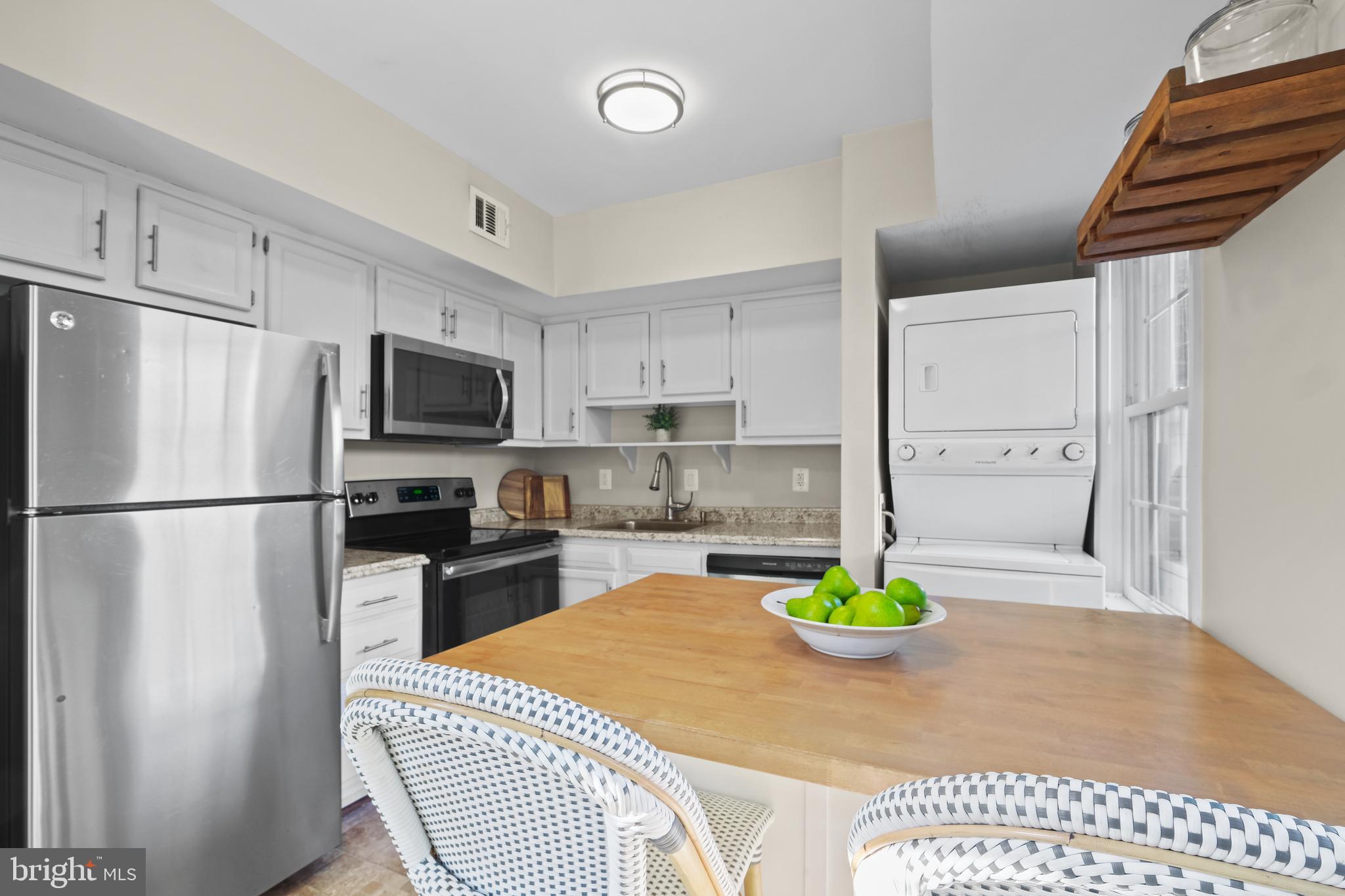 1209 N Pitt St #1b